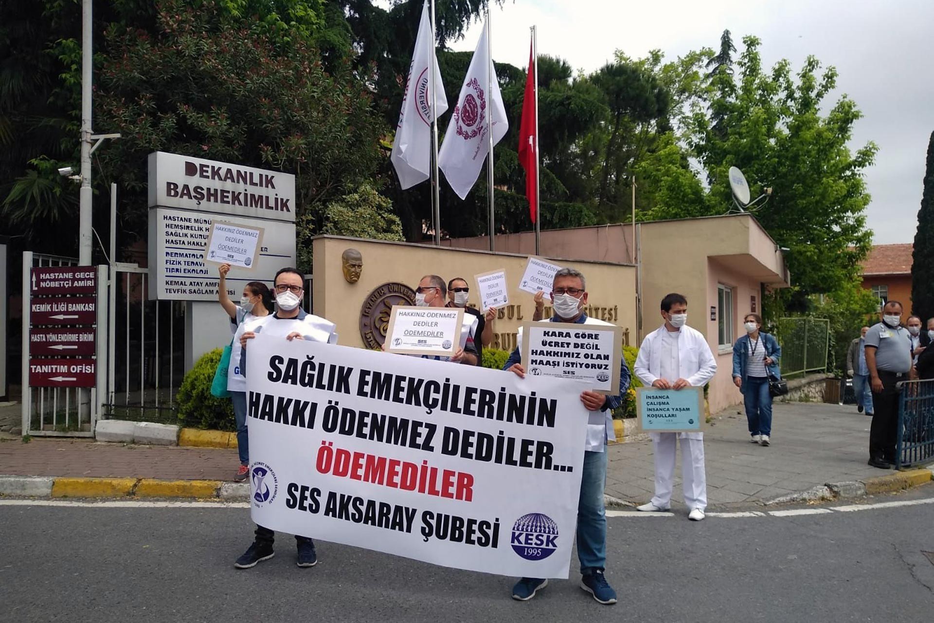 İstanbul Üniversitesi Çapa Tıp Fakültesi önü önü 