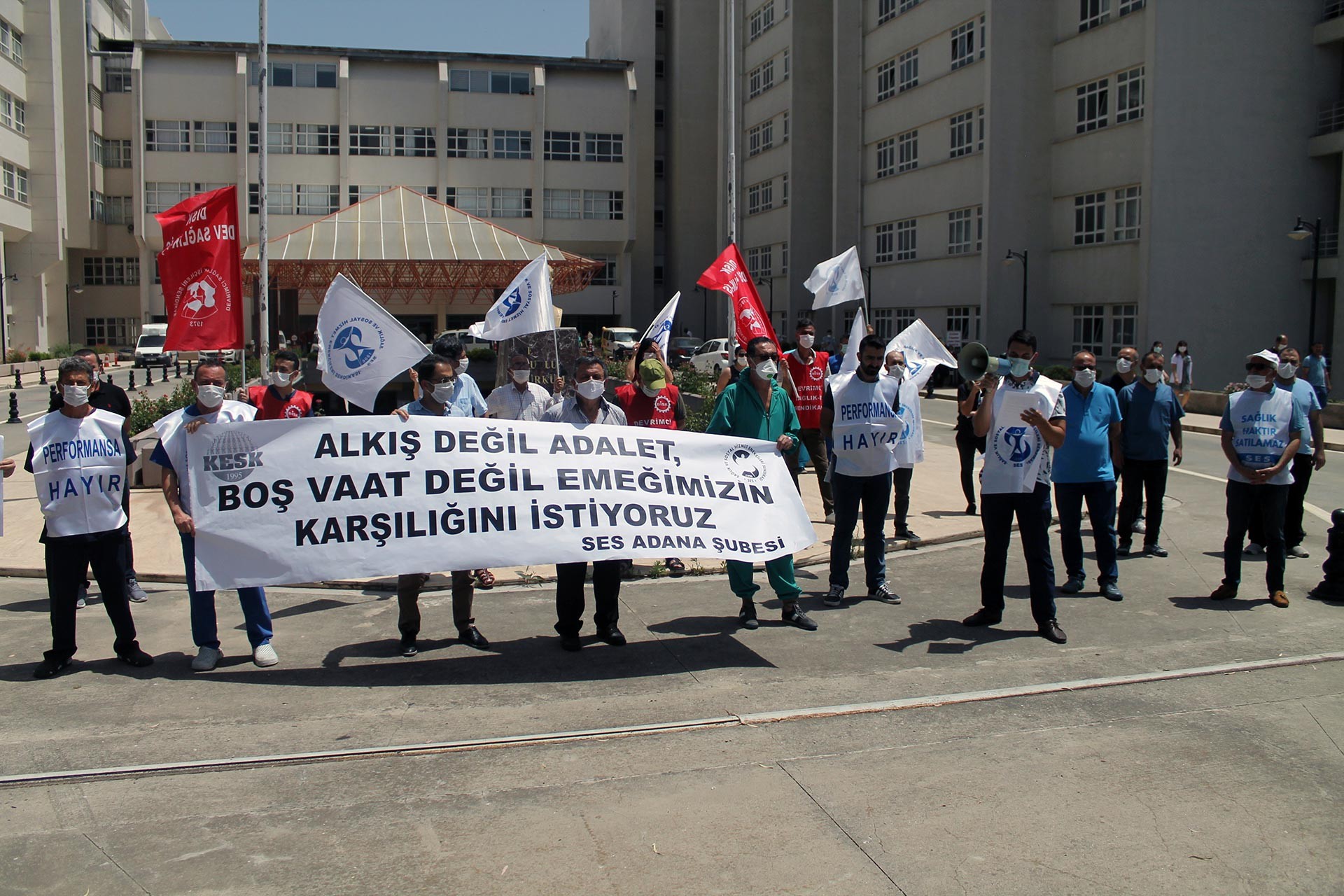 Adana Balcalı Hastanesi önü