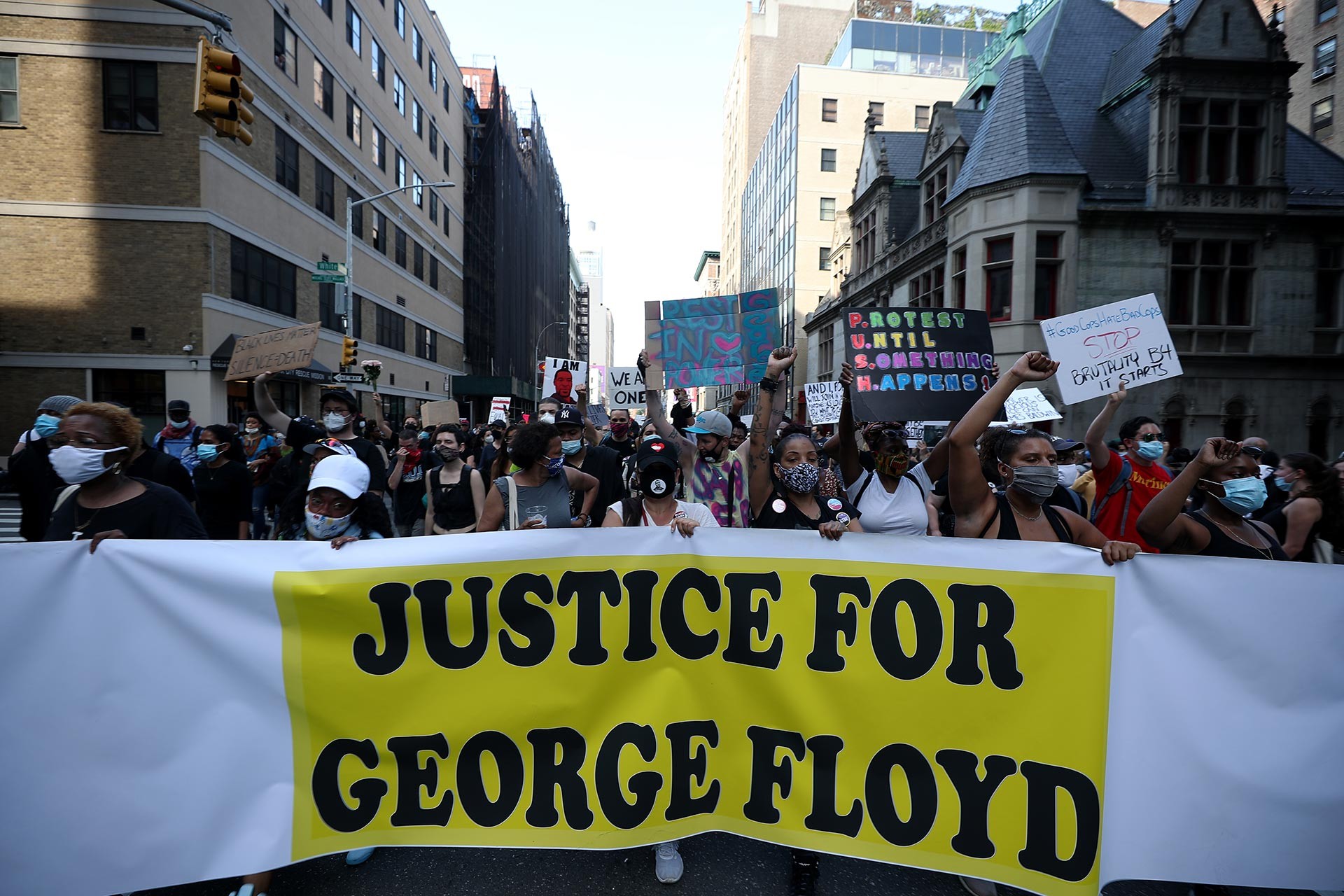 ABD'de George Floyd'un polis tarafından öldürülmesi sonrası başlayan protestolar 10. gününde devam etti.