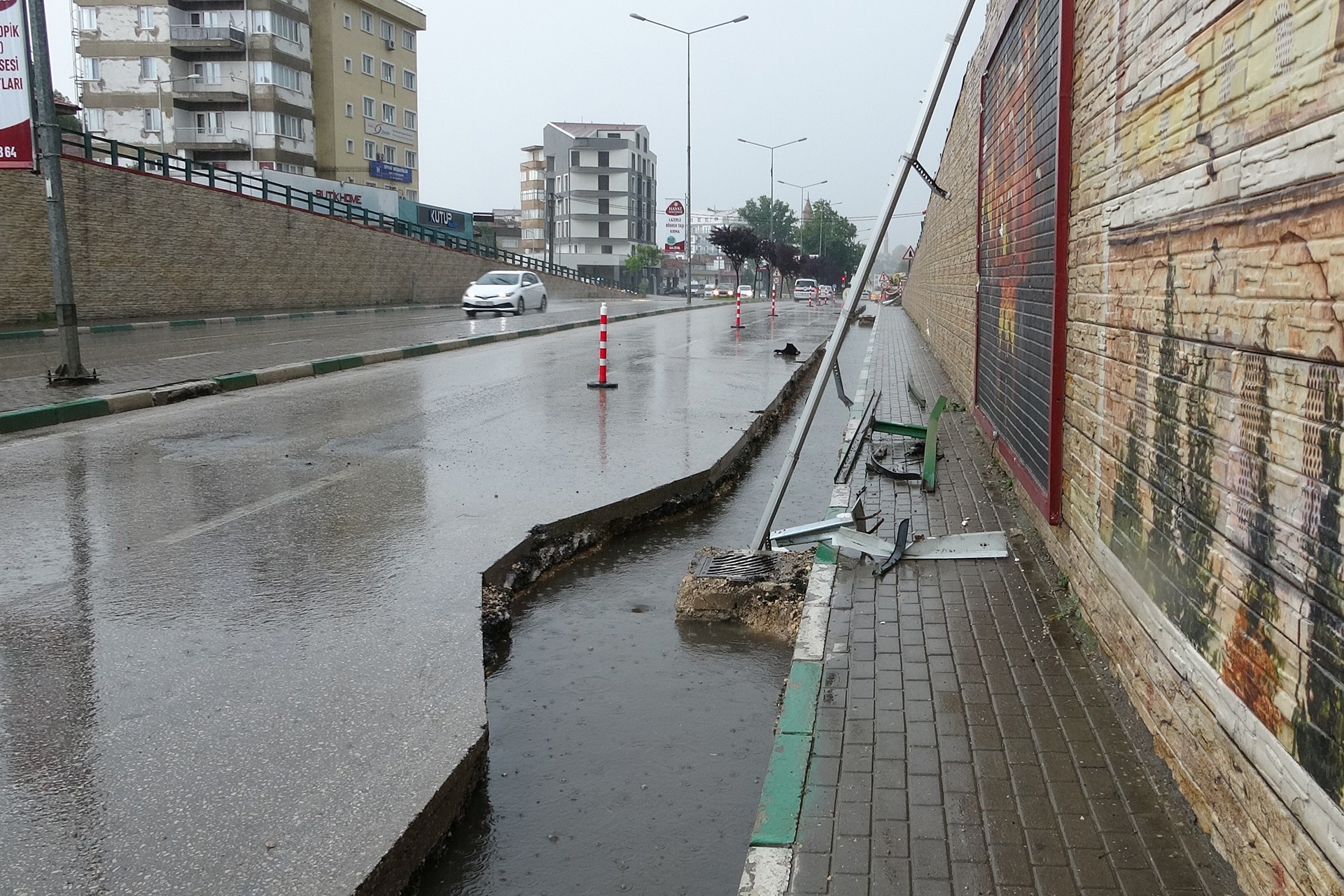 Çöken yol