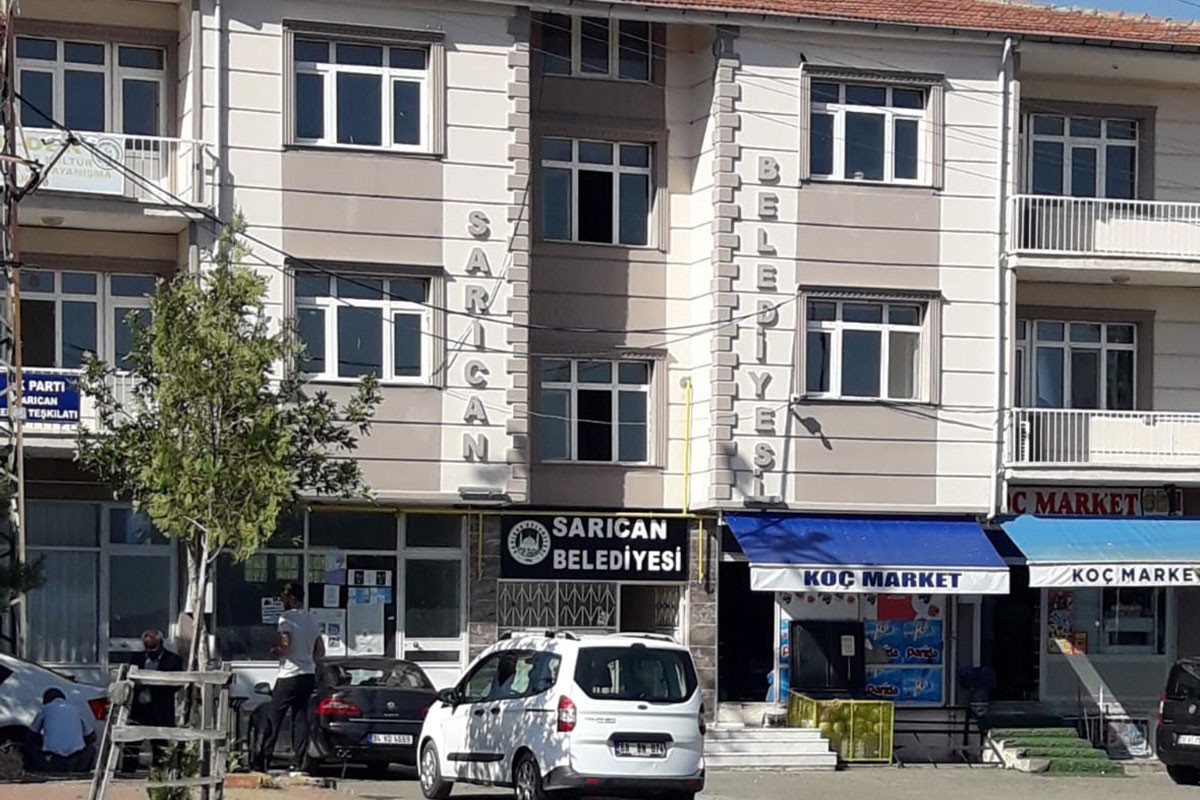 Sarıcan belediye binası