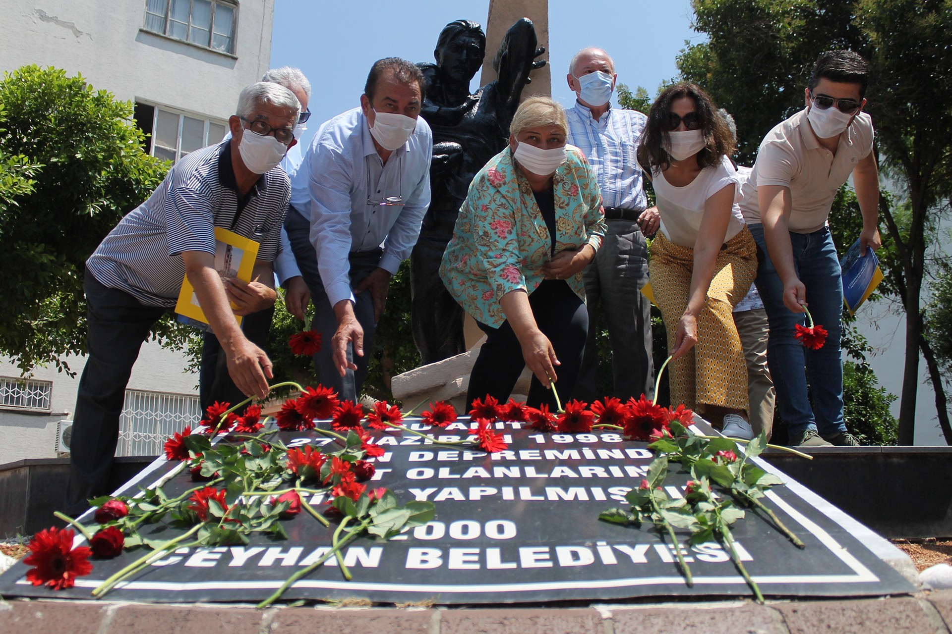 Adana'da 1998 yılında meydana gelen Adana-Ceyhan depreminin 22’inci yıl dönümünde anma töreni düzenledi.