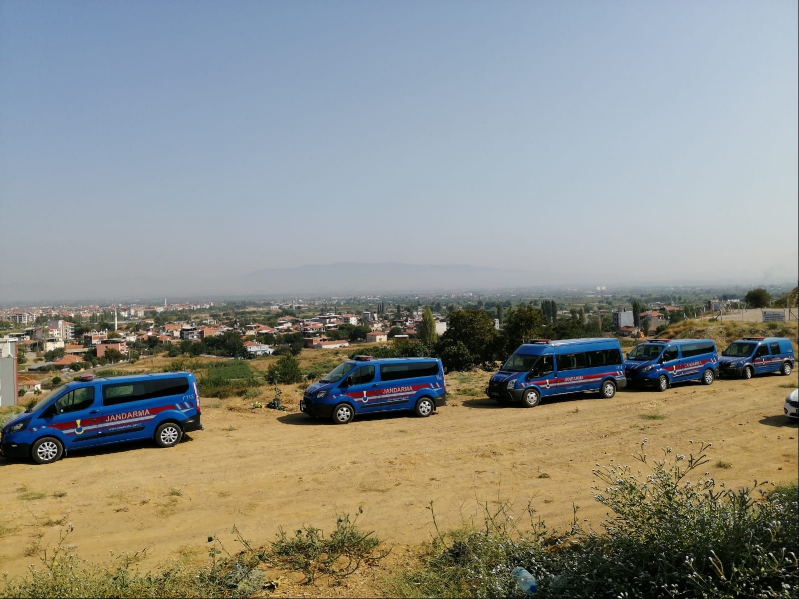 Çok sayıda Jandarma minübüsü,