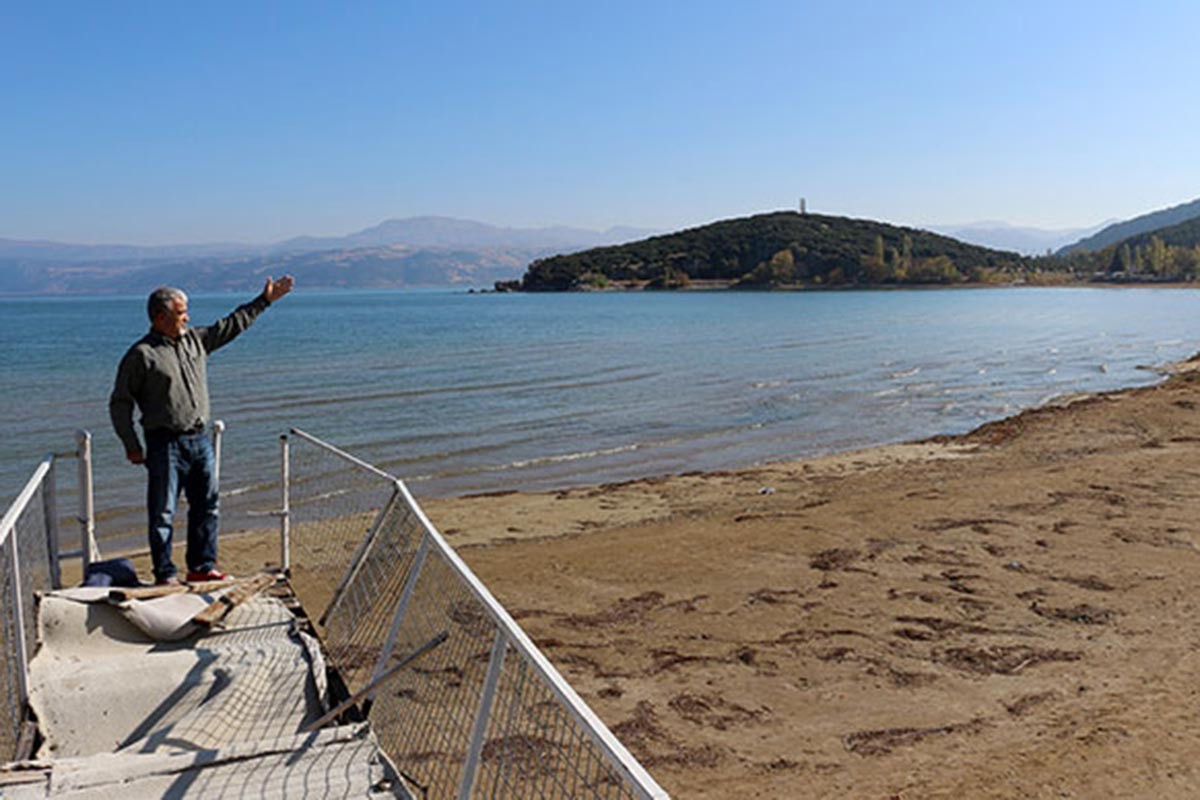 Eğirdir Gölü'nün yüzeyi, 10 yılda 84 kilometrekare azaldı.