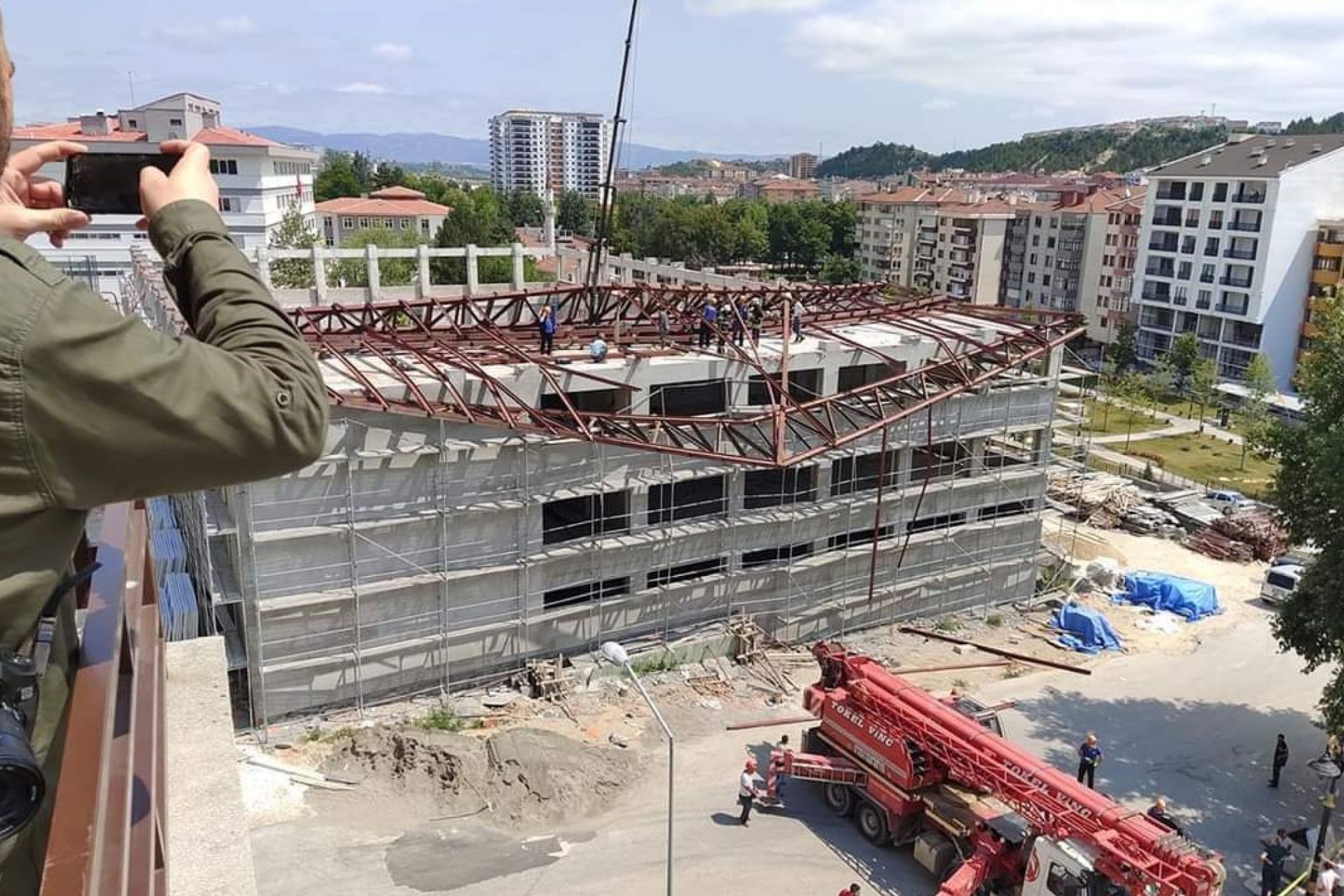 çatısı çöken spor salonu inşaatı