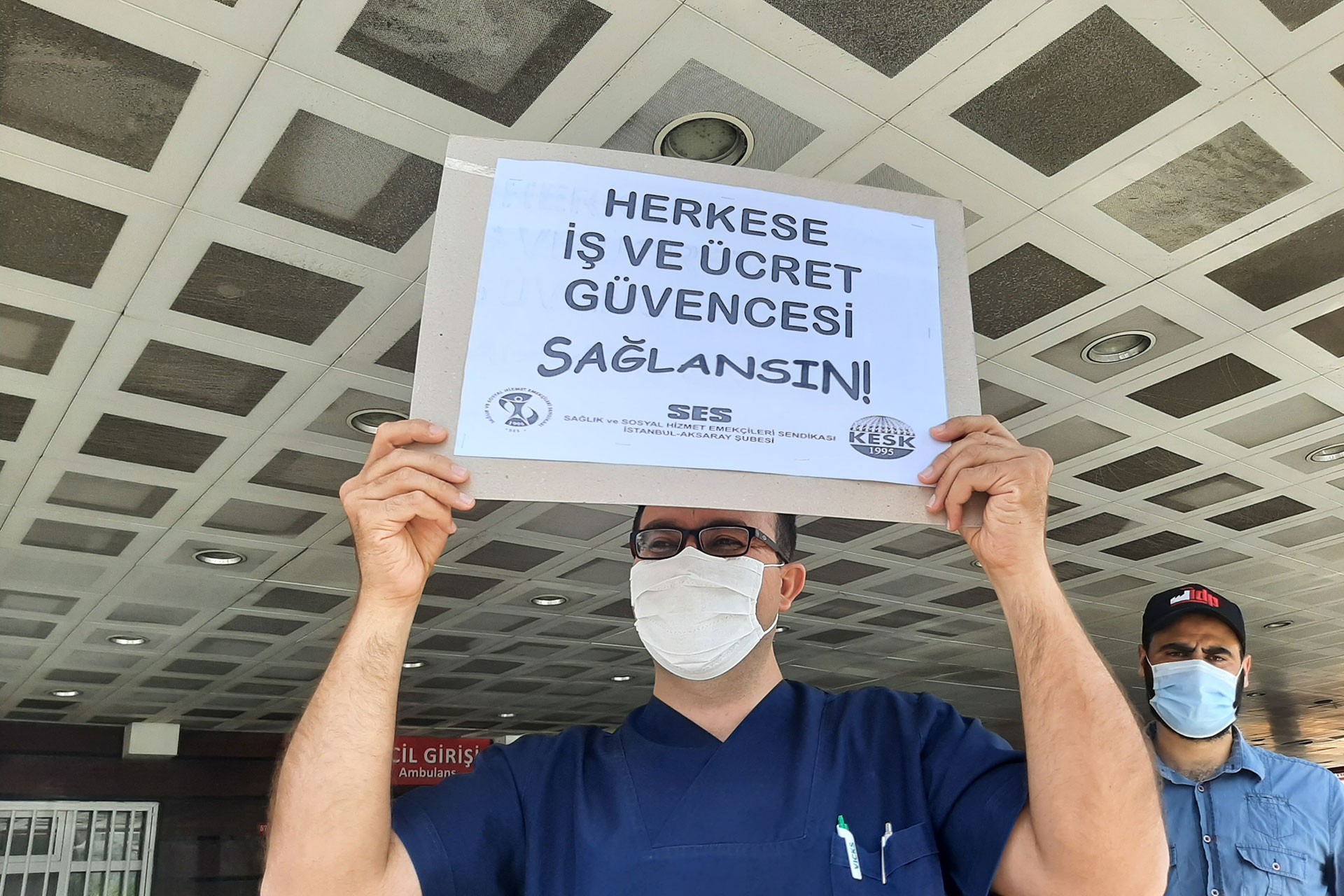 Herkese iş ve ücret güvencesi sağlansın yazılı döviz