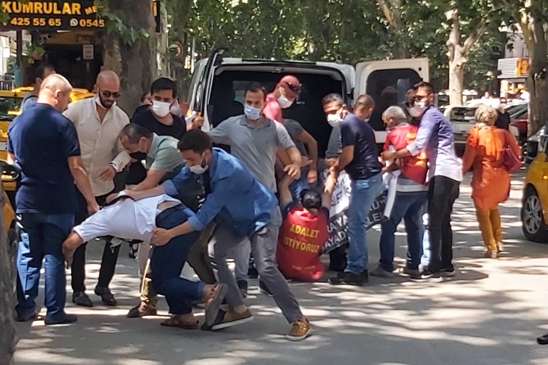 Yargıtay'a dilekçe vermek isteyen TAYAD üyeleri gözaltına alındı