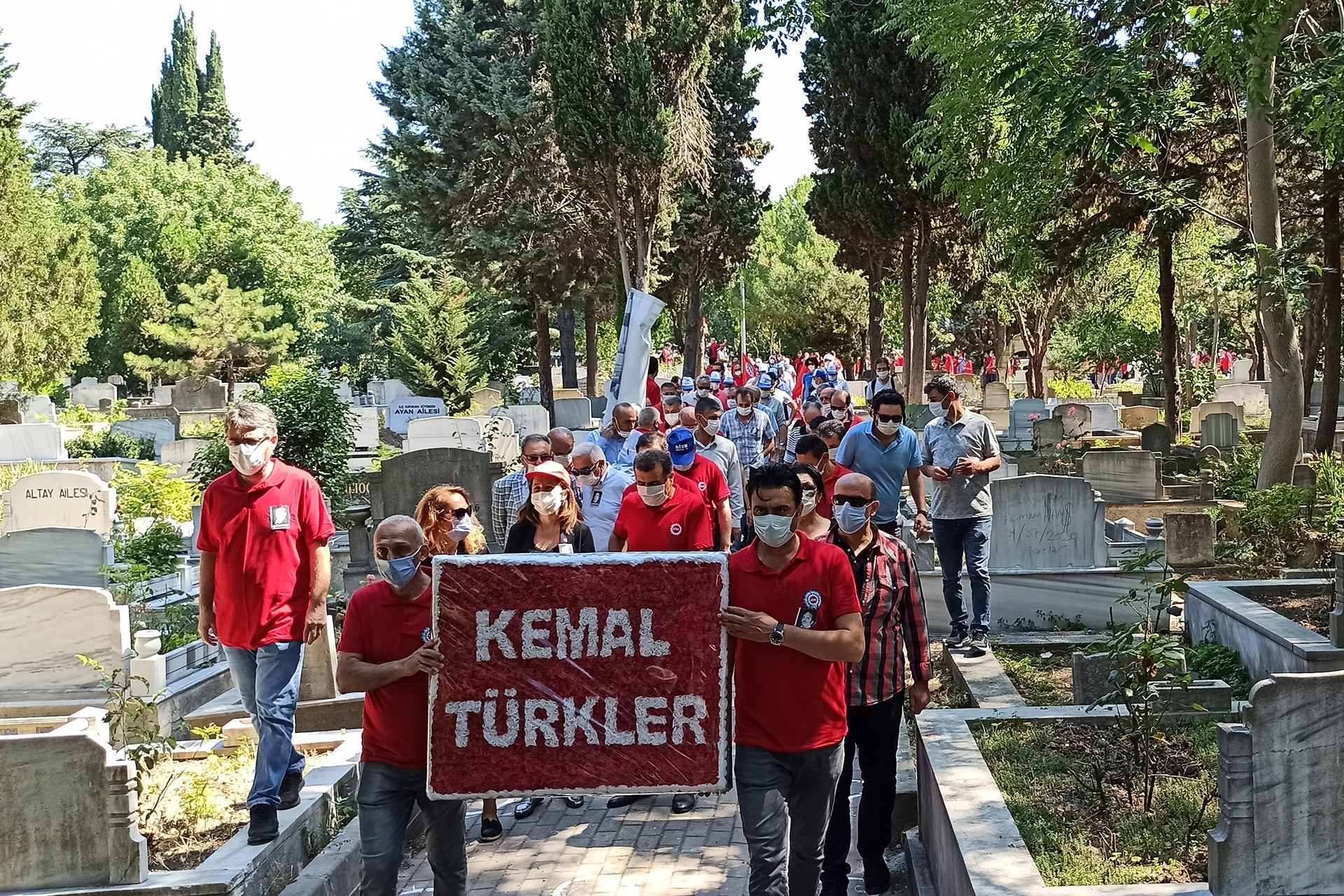 DİSK kurucusu ve ilk genel başkanı Kemal Türkler, öldürülüşünün 40. yılında mezarı başında anıldı.