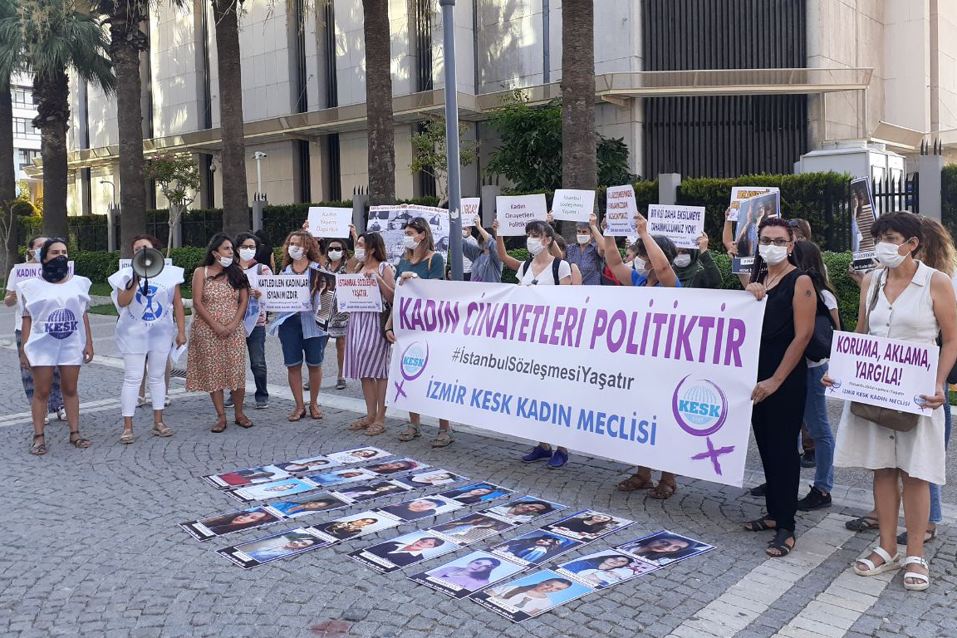 KESK İzmir Kadın Meclisi basın açıklaması düzenliyor