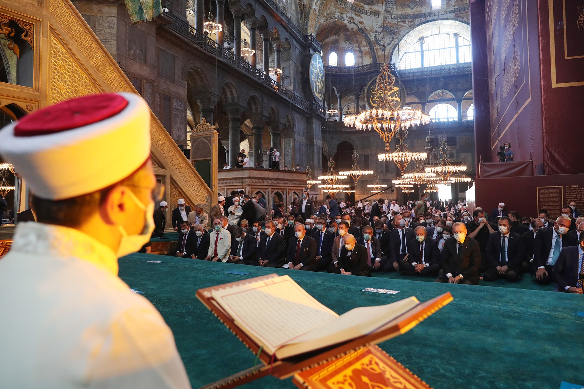 Ayasofya camiinde Ali Erbaş dua okuyor