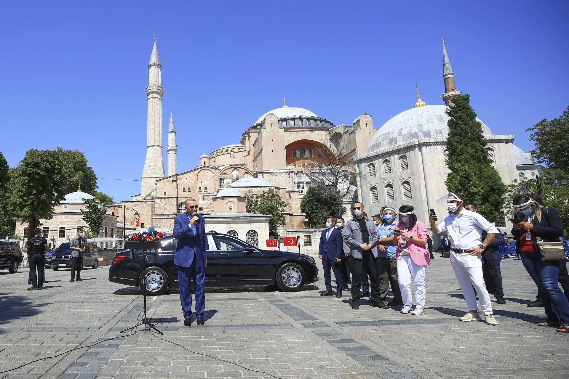 Cumhurbaşkanı Recep Tayyip Erdoğan, Ayasofya'da kıldığı cuma namazının ardından gazetecilere açıklamada bulundu.