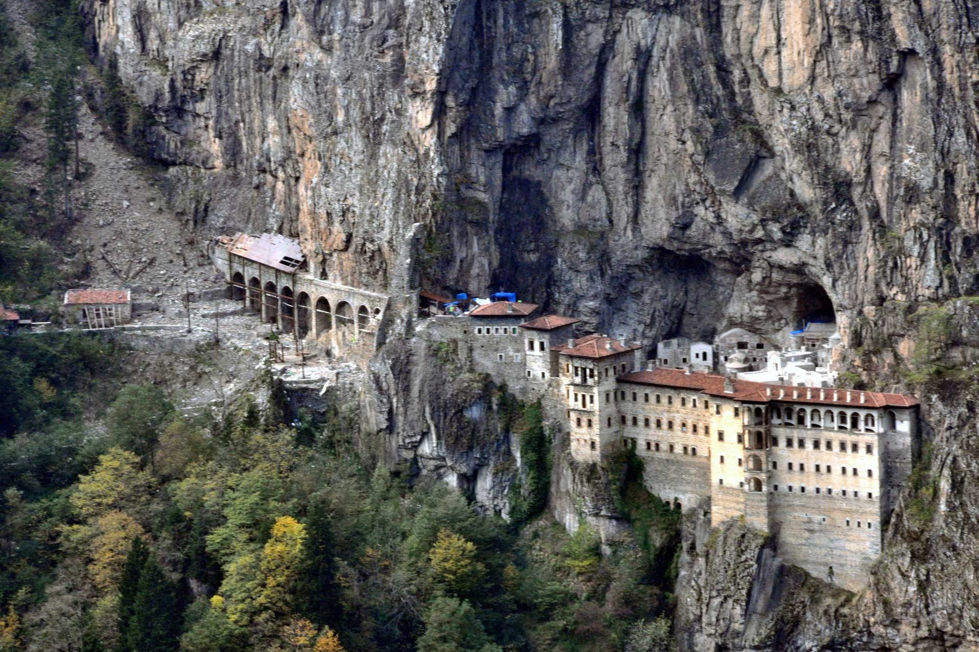 Sümela Manastırı'nın görünümü