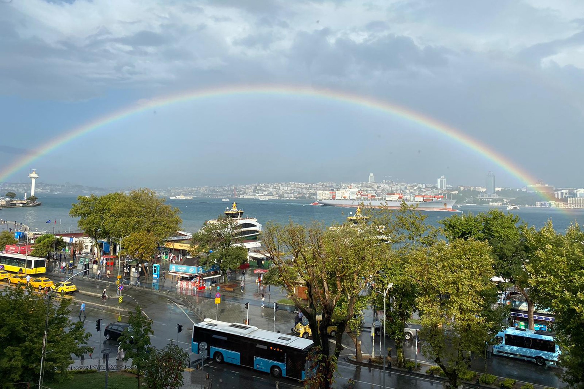 Boğazda gökkuşağı görüntüsü