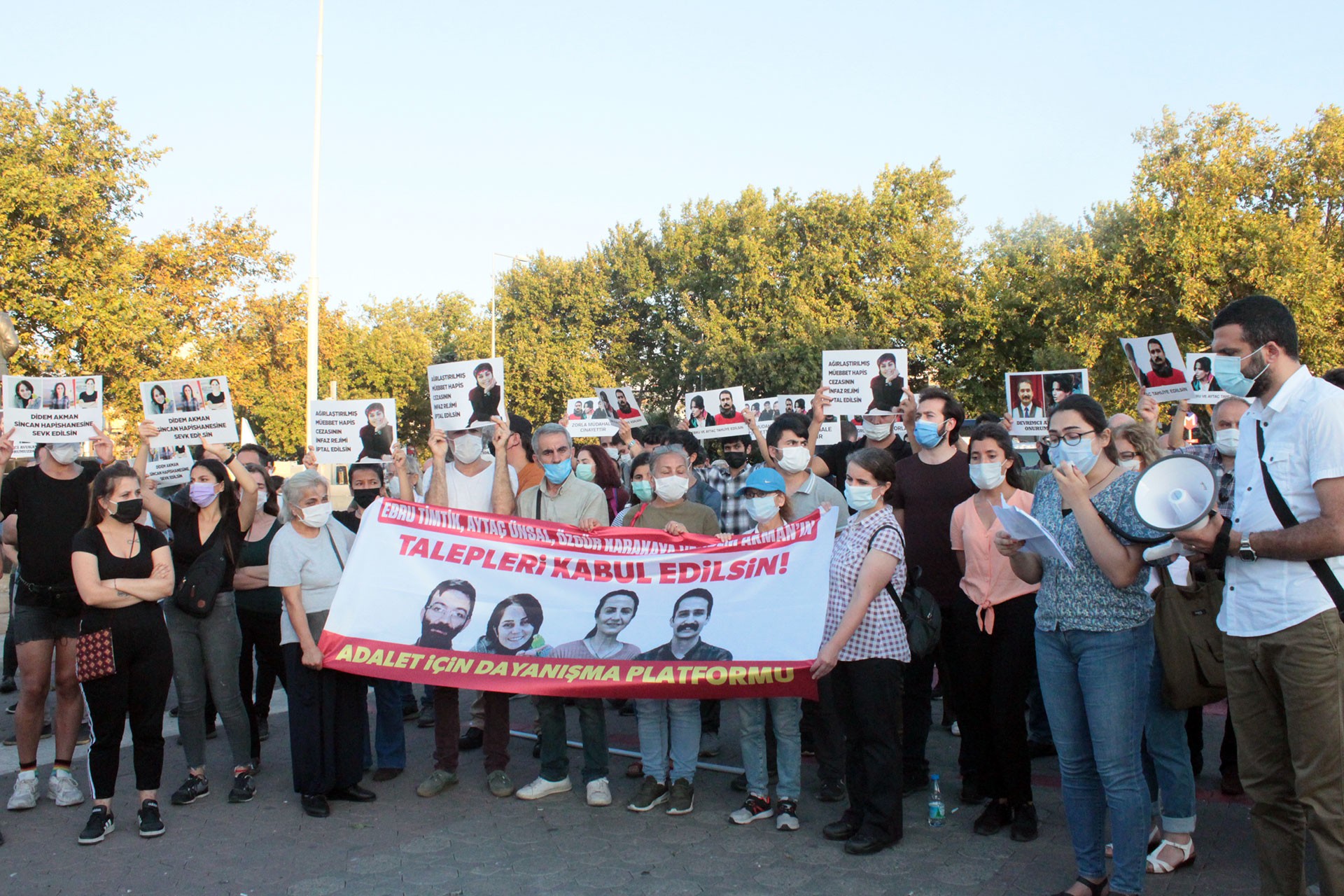 Ebru Timtik ve Aytaç Ünsal için yapılan basın açıklaması