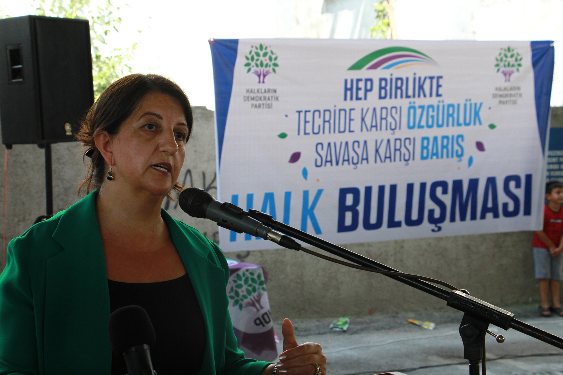 Pervin Buldan kürsüde konuşuyor