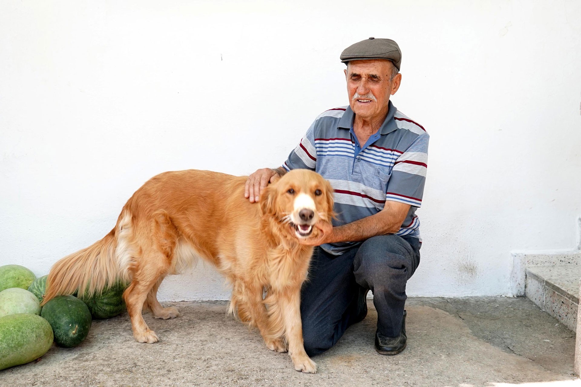 Güleda Cankel'in köpeği Lisa ve dedesi Selahattin Cankel