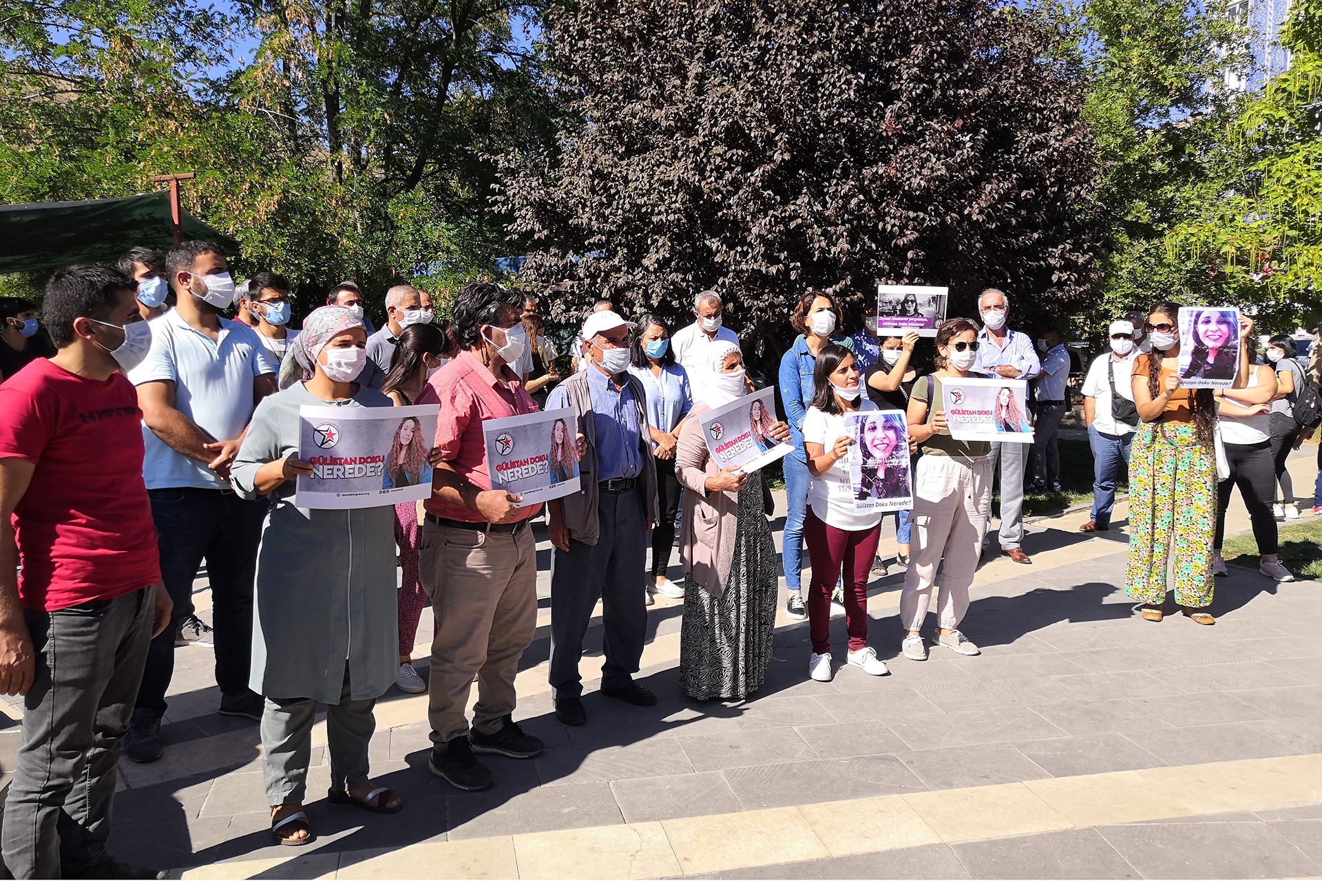 Dersim'de Gülistan Doku'nun akıbetini soran ve sonrasında gözaltına alınan annesi Bedriye Doku ve ablası Aygül Doku'ya destek için Seyit Rıza Meydanı'nda açıklama yapıldı.