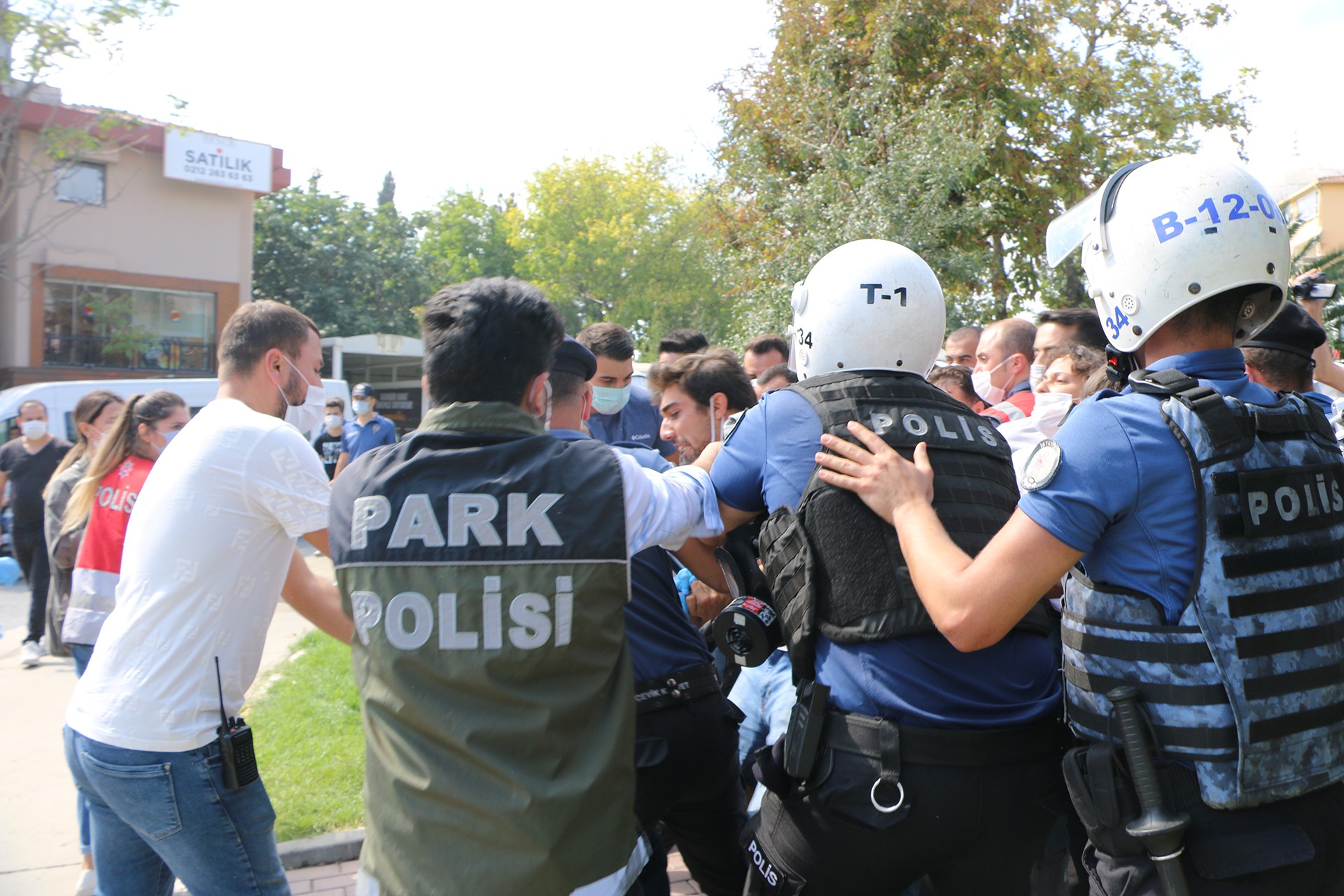 BİMEKS işçilerinin yapmak istediği eyleme polis engel oldu.