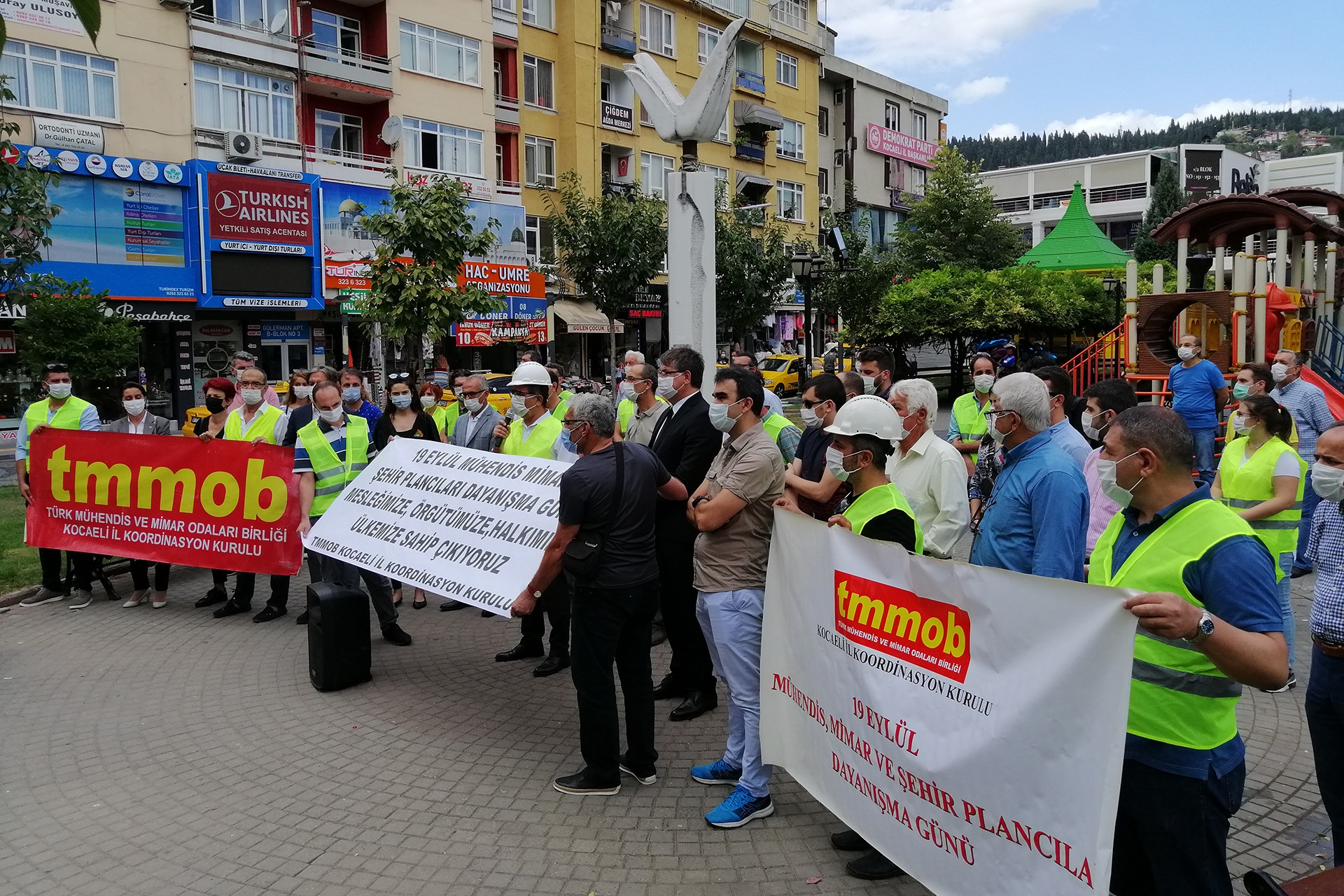 TMMOB Kocaeli İl Koordinasyon Kurulu 19 Eylül Mühendis, Mimar ve Şehir Plancıları Dayanışma Günü'ne dair açıklama yaptı.