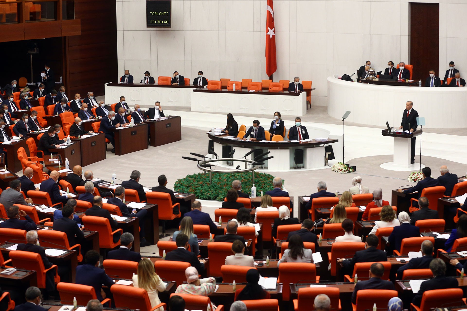 AKP sunduğu torba teklifle harcayacaklarını halktan gizlemeye çalışıyor