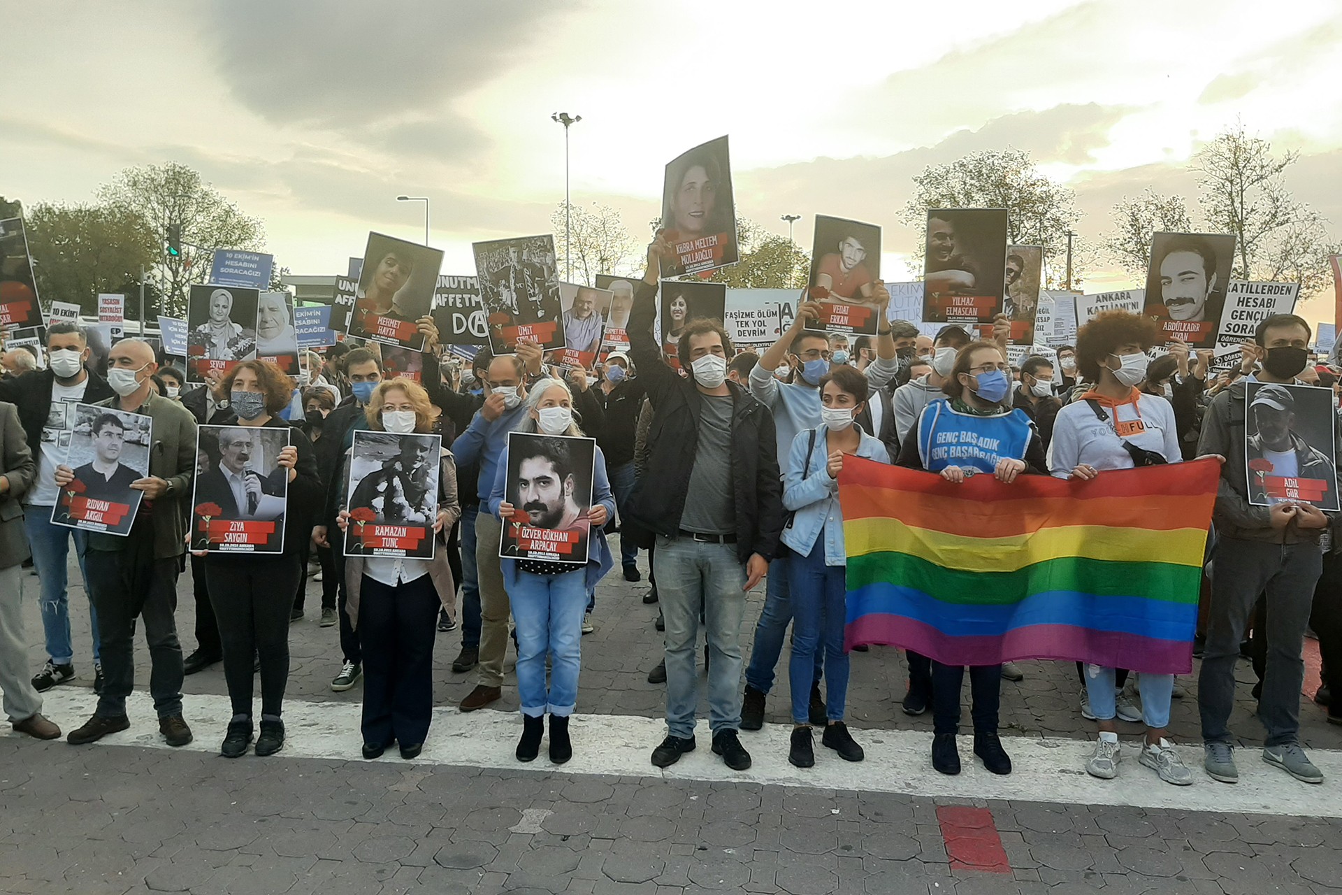 10 Ekim Ankara Katliamı'nda yaşamını yitirenler, katliamın 5'inci yıl dönümünde İstanbul Kadıköy'de yapılan eylemle anılırken.