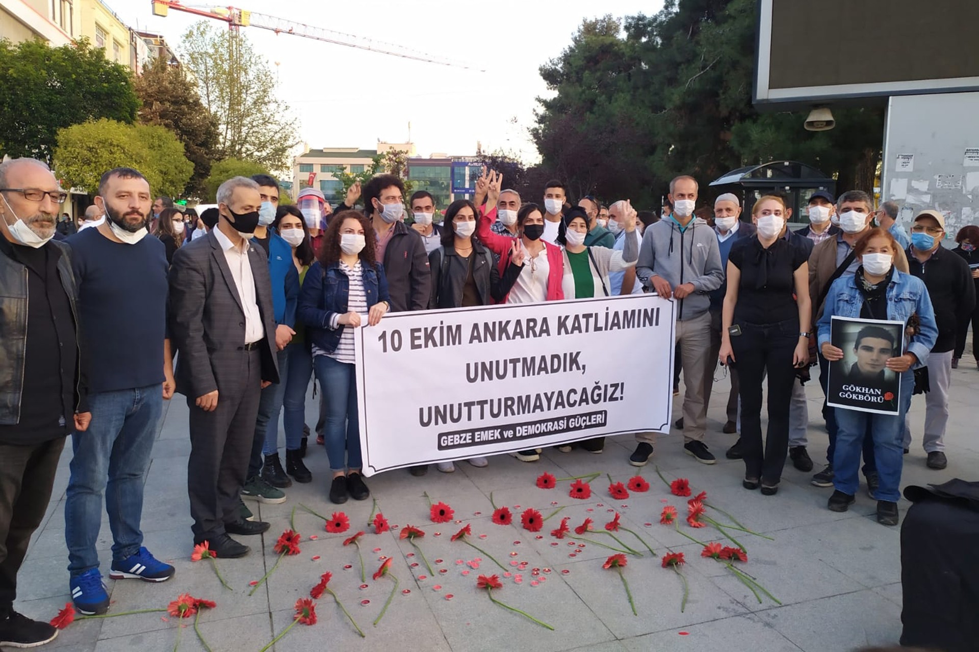 10 Ekim Ankara Katliamı'nda yaşamını yitirenler, katliamın 5'inci yıl dönümünde Gebze'de düzenlenen etkinlikte anıldı.
