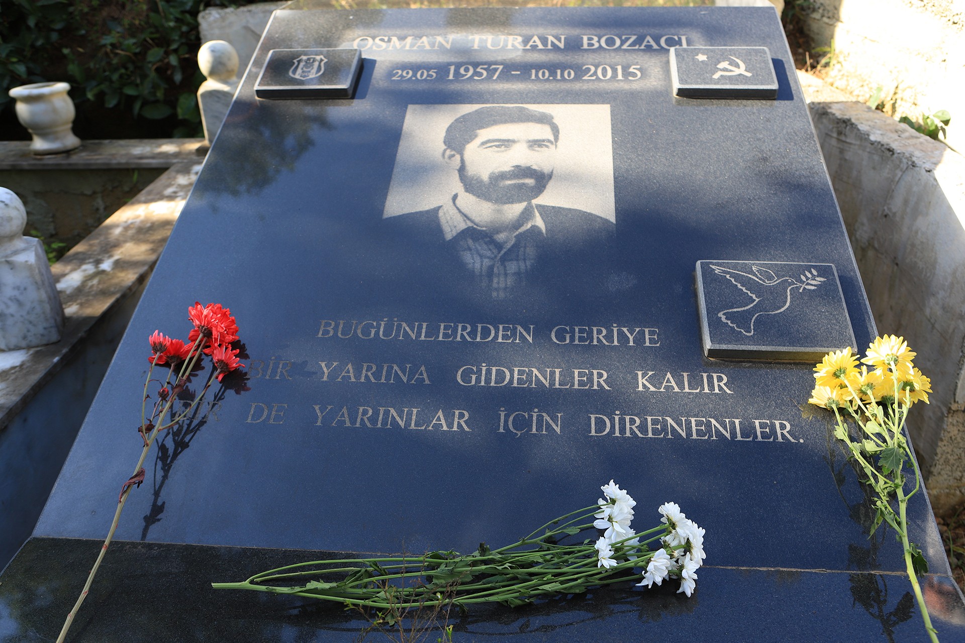 10 Ekim Ankara Katliamı'nda yaşamını yitiren Emek Partisi üyesi Osman Turan Bozacı'nın Rize Pazar'da bulunan mezarı.