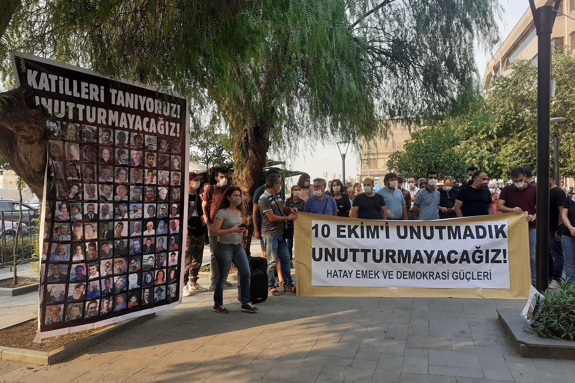 10 Ekim Ankara Katliamı'nda hayatını kaybedenler, katliamın 5'inci yıl dönümünde Hatay'da yapılan etkinlikle anıldı.
