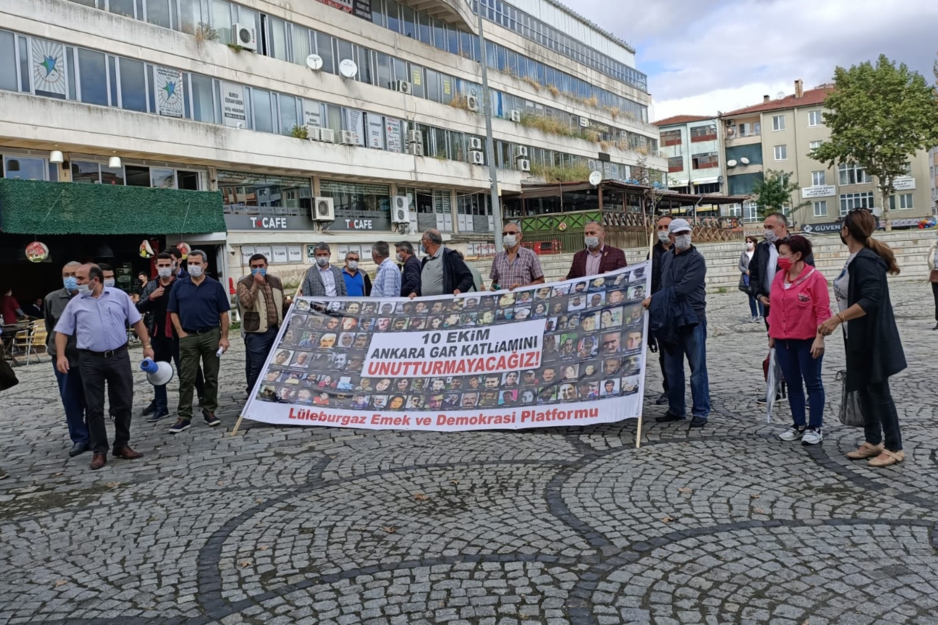 10 Ekim Ankara Katliamı'nda hayatını kaybedenler, katliamın 5'inci yıl dönümünde Lüleburgaz'da yapılan etkinlikle anıldı.