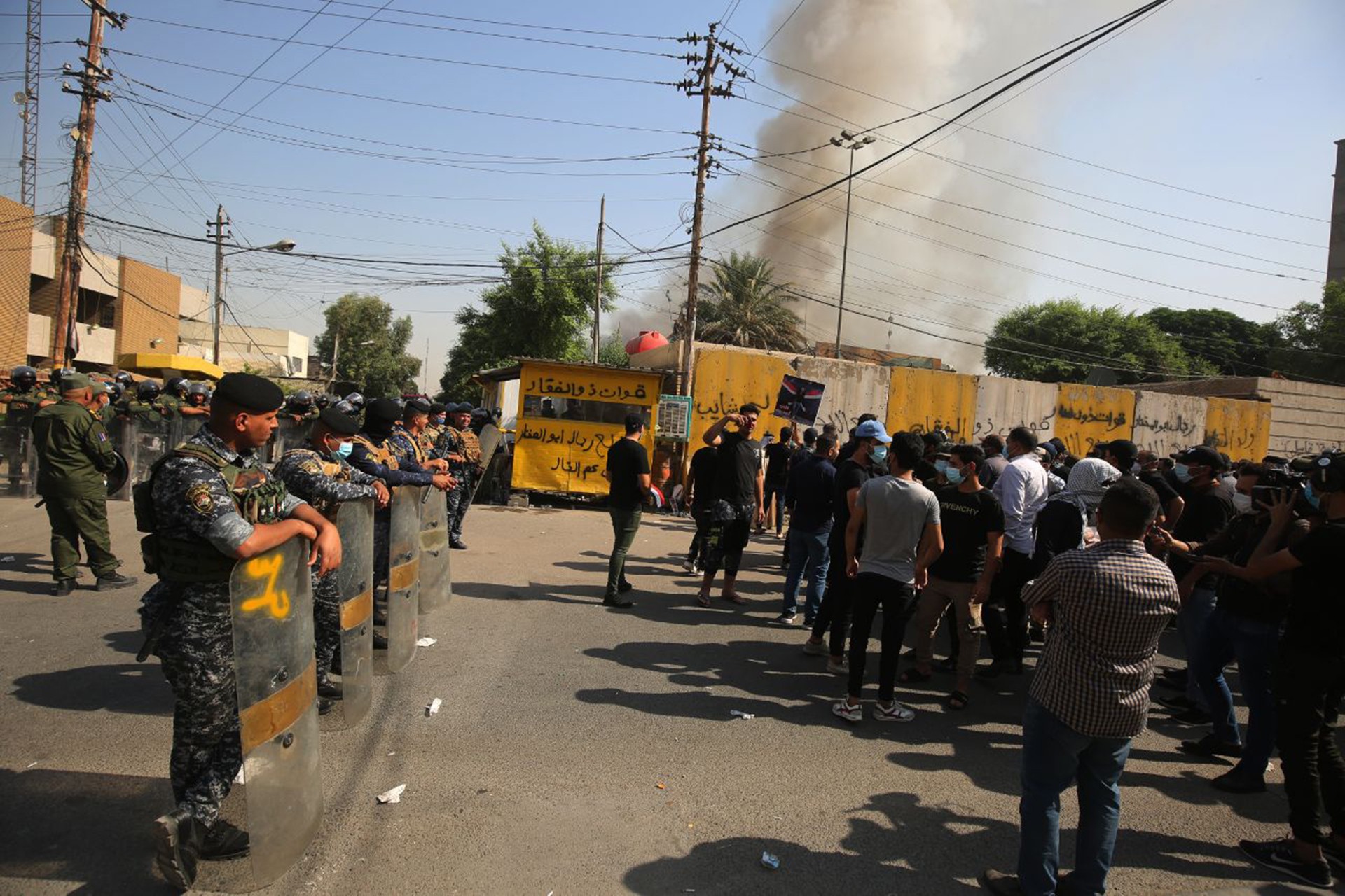 Irak’ın başkenti Bağdat’ta bir grup Haşdi Şabi taraftarı, Kürdistan Demokrat Partisinin (KDP) binasını ateşe verdi.