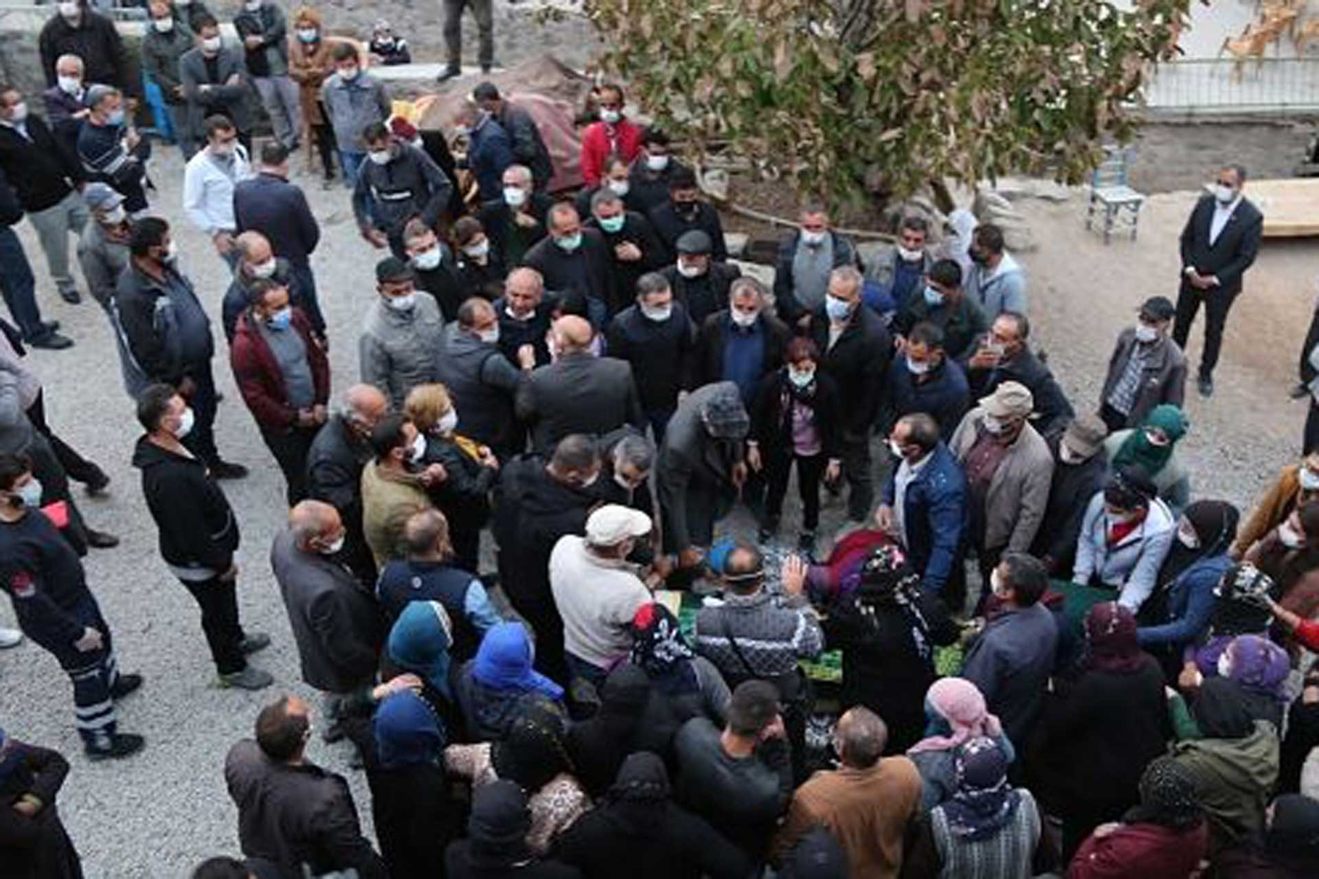 Arda Baran Demir'in Dersim'deki cenaze töreninden. 