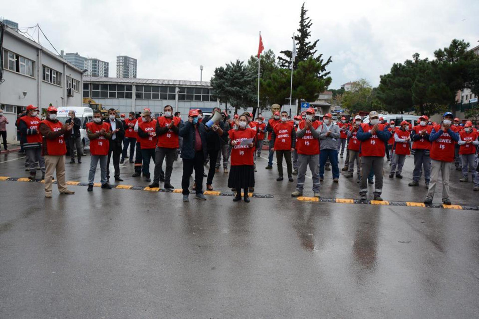 Kartal Belediyesi Fen İşleri ve Destek Hizmetleri Birimi işçileri