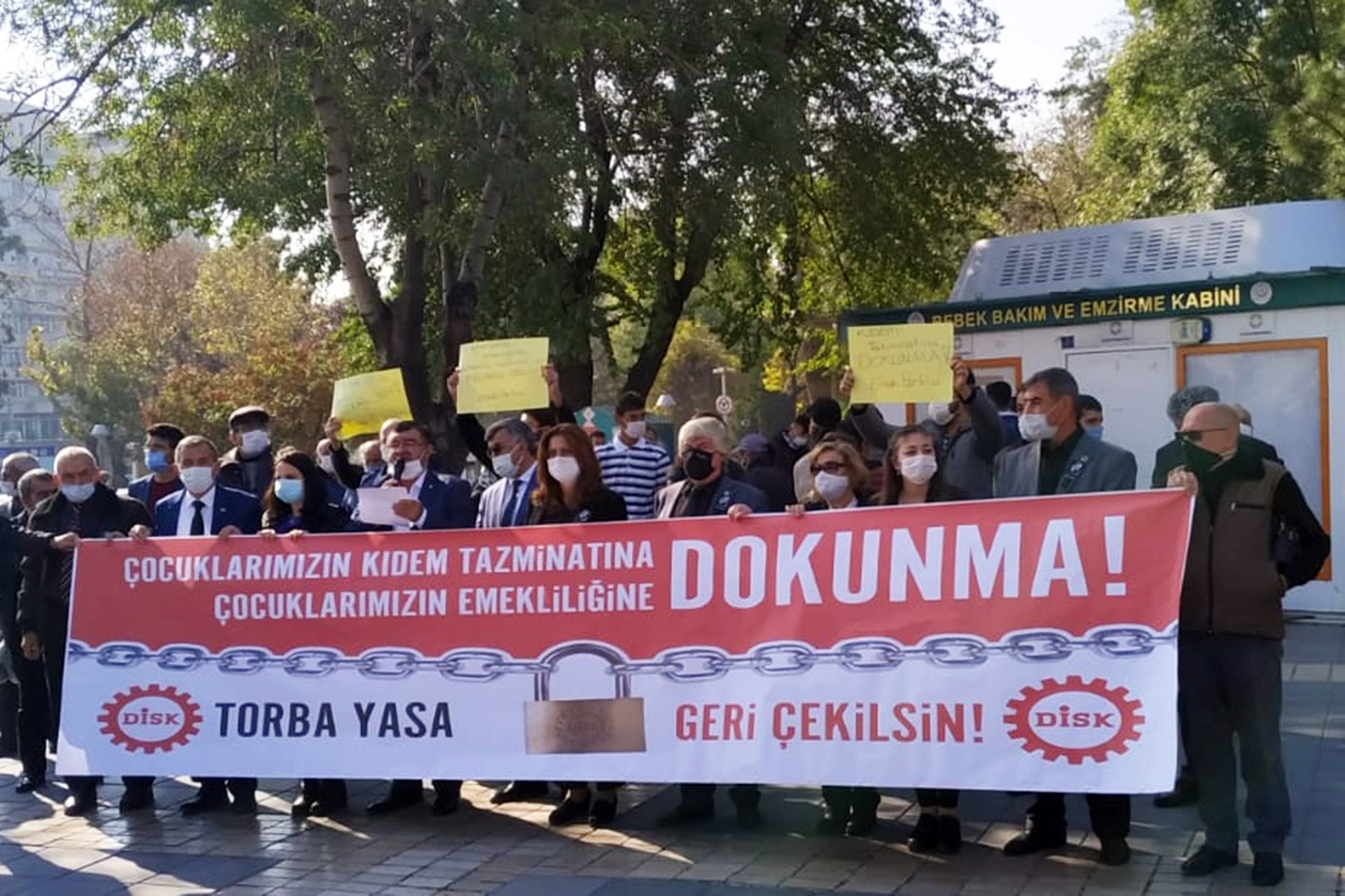 DİSK, Kayseri'de torba yasanın geri çekilmesi talebiyle eylem yaptı