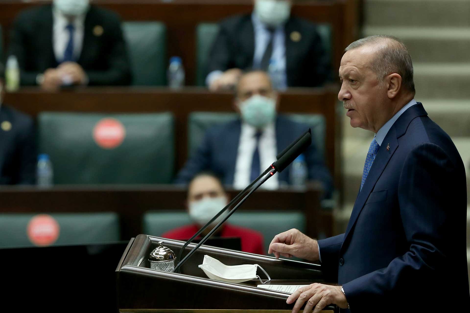 Recep Tayyip Erdoğan, AKP Meclis grup toplantısında konuşurken