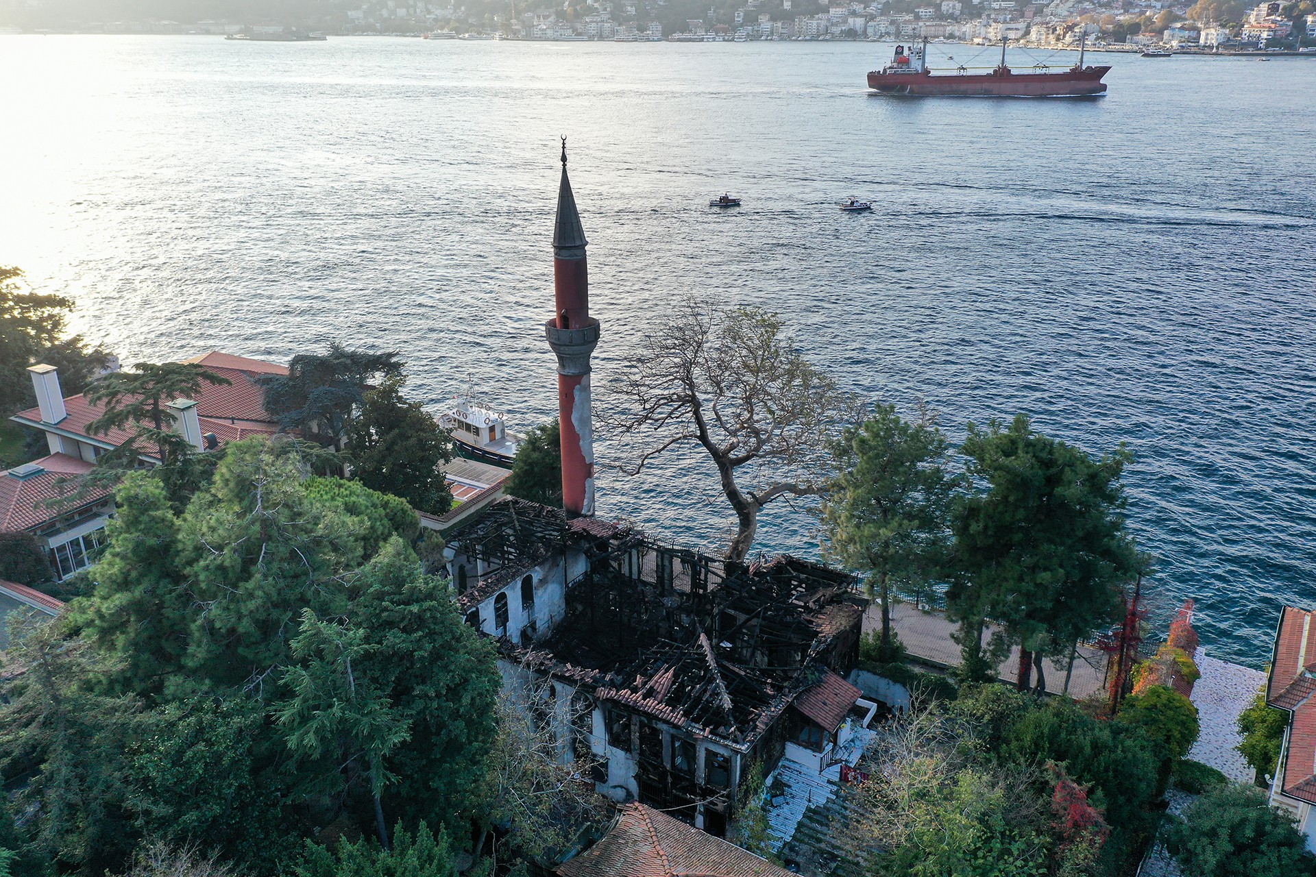 Çıkan yangın sonrası kullanılamaz hale gelen Vaniköy Camisi'nin onarım projesinde Kalyon Vakfının yer alacağı açıklandı.