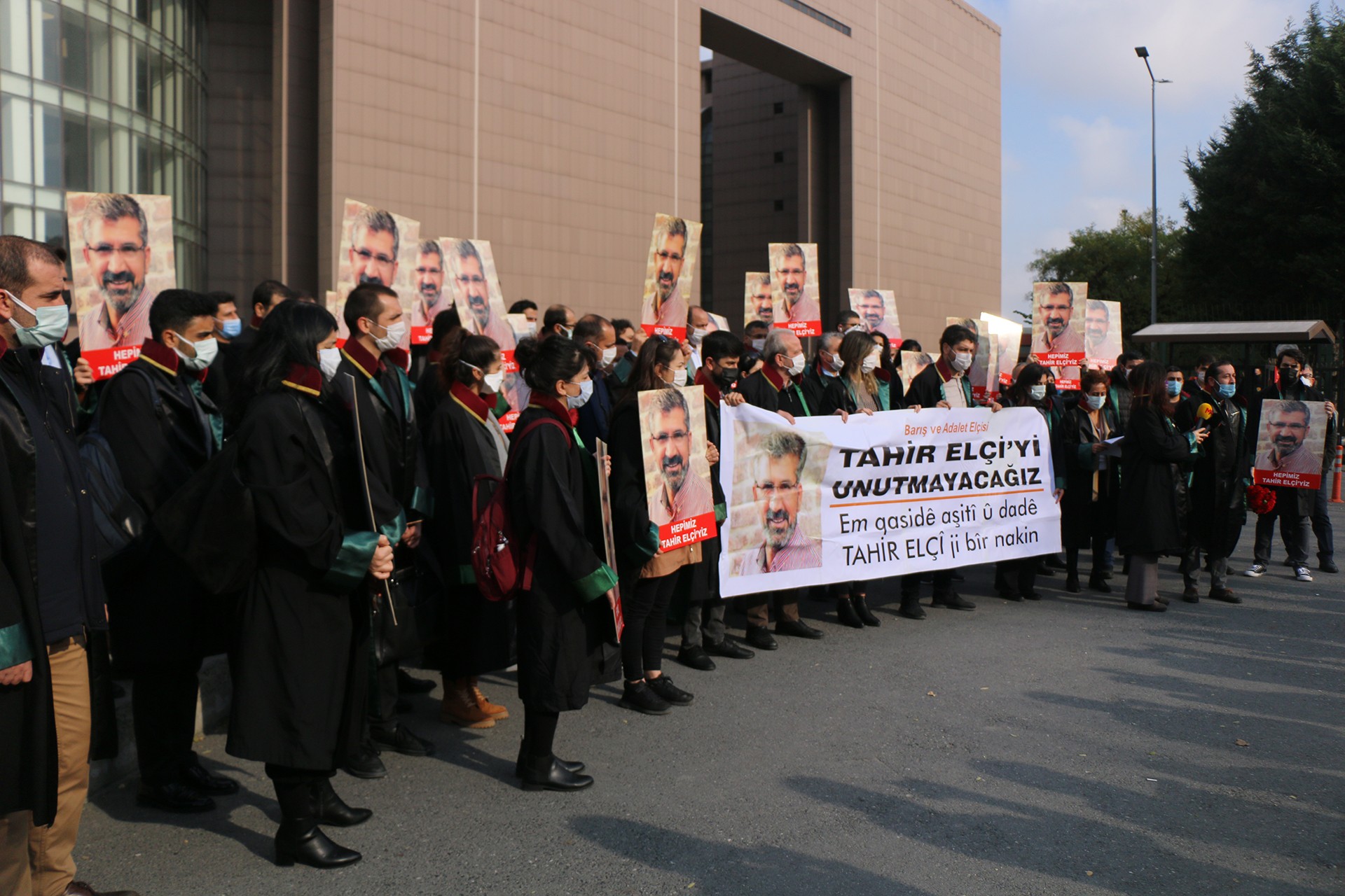 Tahir Elçi Bakırköy Adliyesi önünde anıldı