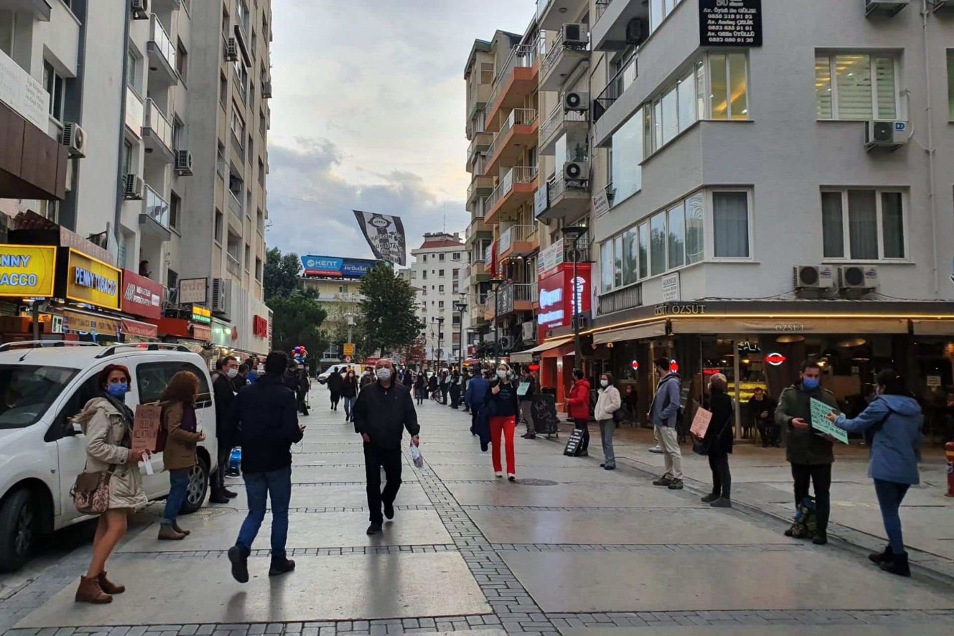 Esnaf ve kültür sanat emekçileri eylem yaptı