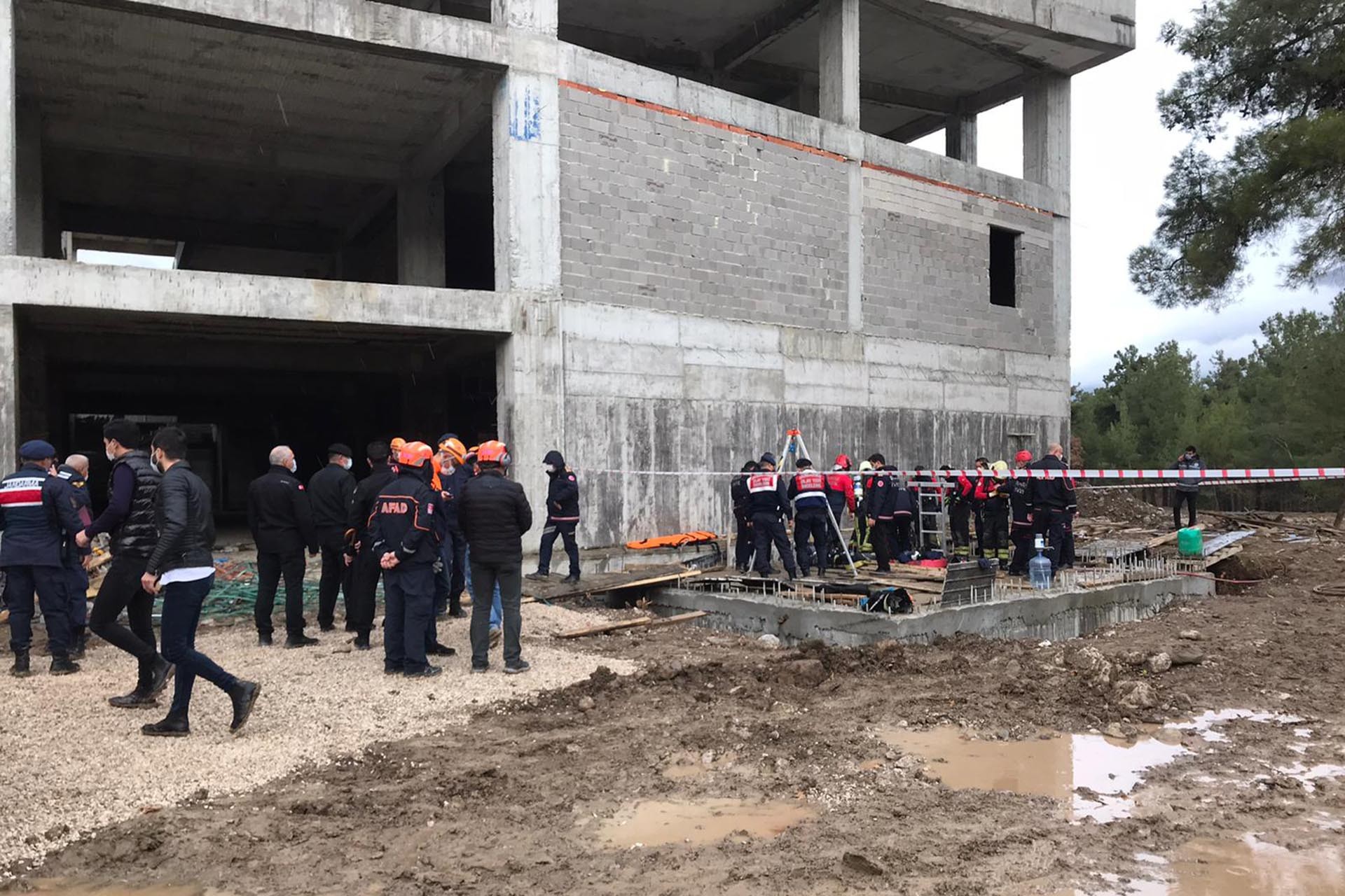 Foseptikteki suyun tahliyesi sırasında zehirlenen 3 işçi yaşamını yitirdi