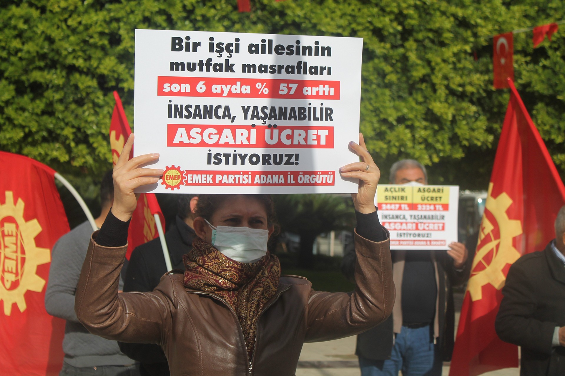 Emek Partisi Adana İl Örgütü insanca yaşanacak bir asgari ücret için mücadele etme çağrısı yaptı.