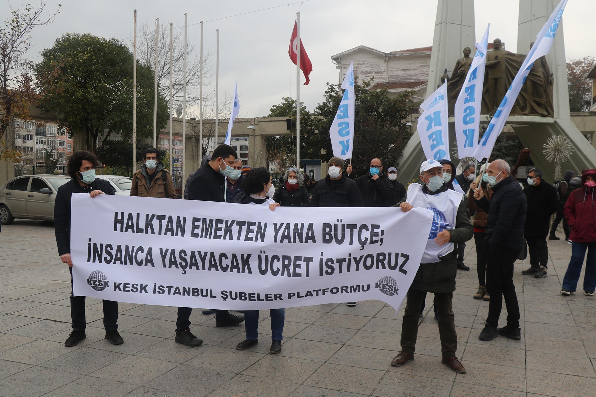  İstanbul KESK Şubeler Platformu üyeleri Bakırköy Meydanı'nda