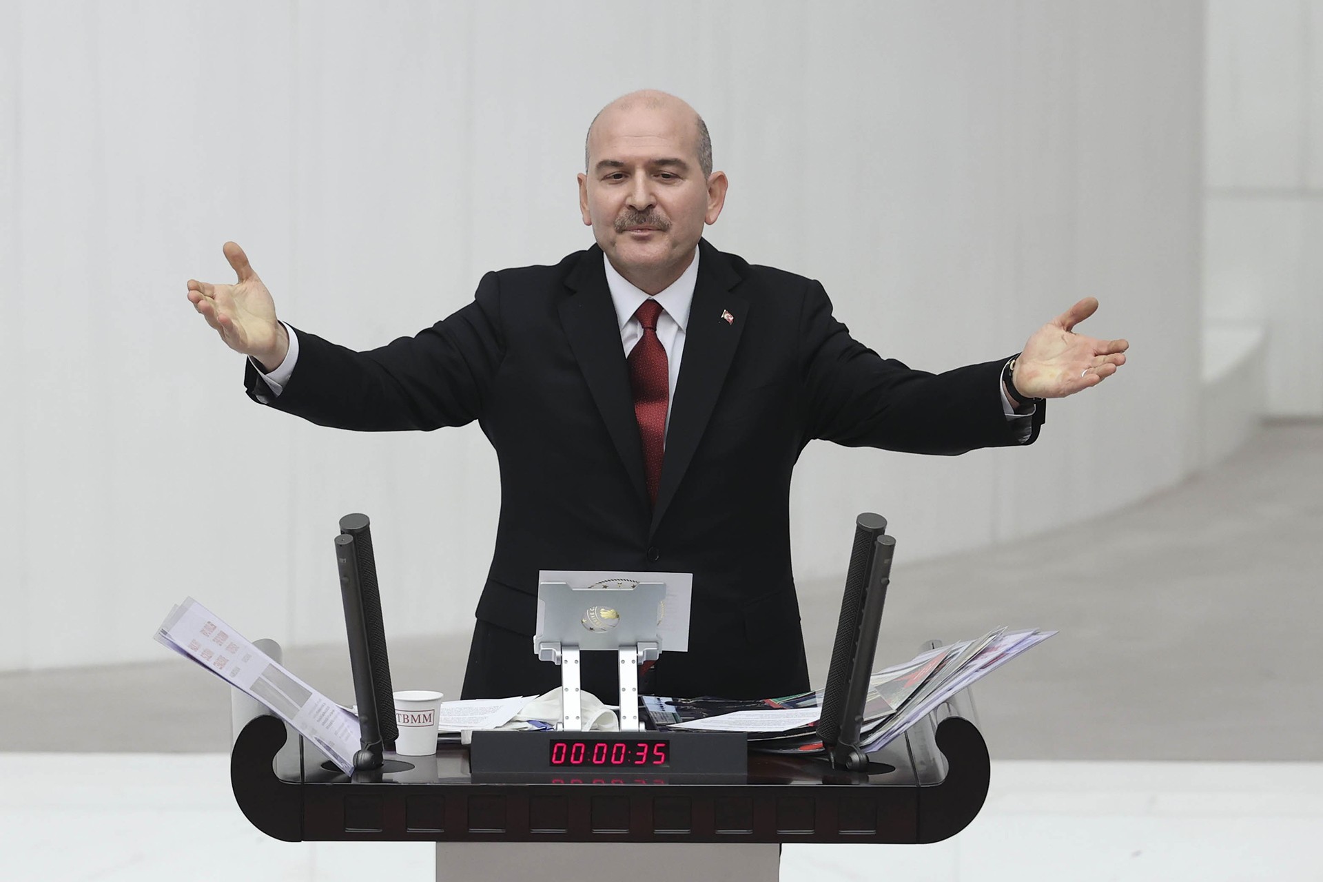 Süleyman Soylu TBMM kürsüsünde konuşurken