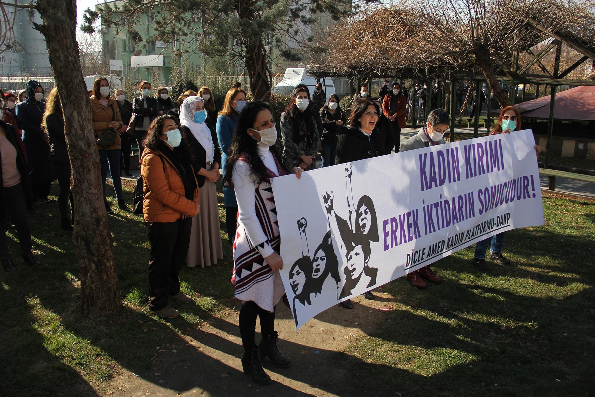 Diyarbakır'da kadın cinayetlerine karşı eylem 