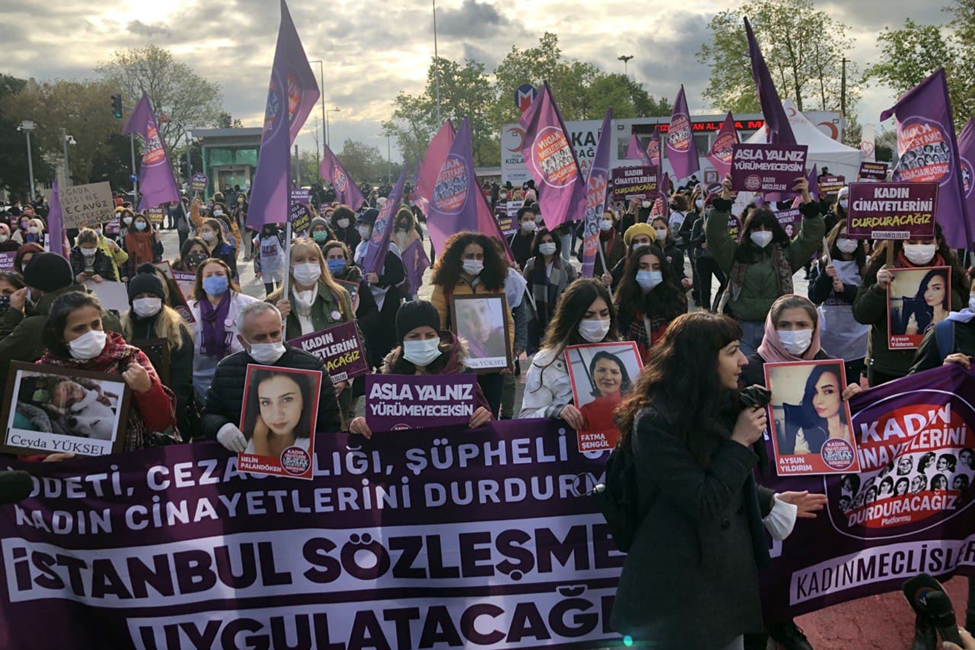 Kadınlar İstanbul'da eylem yaptı