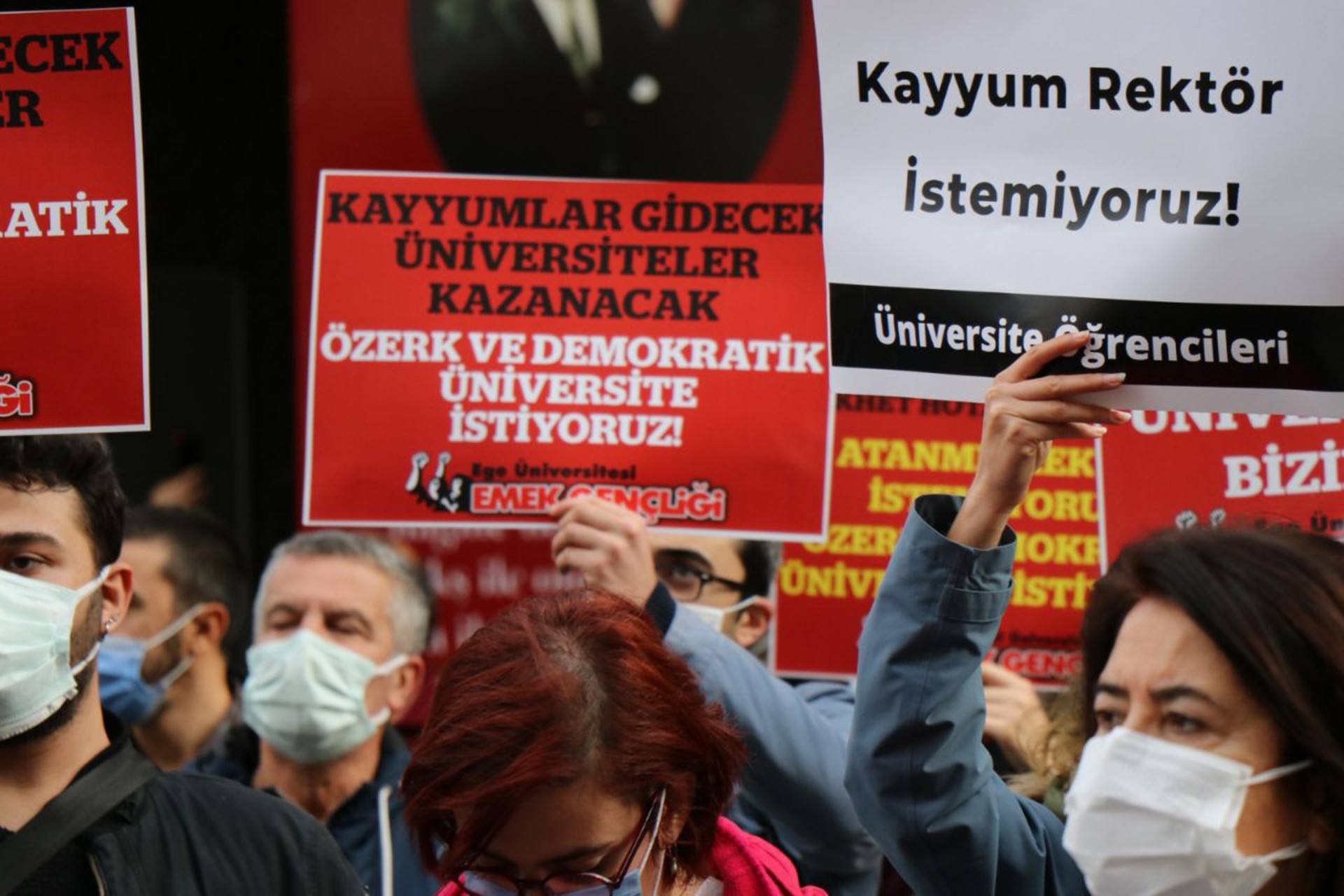 İzmir Emek ve Demokrasi Güçleri'nden Boğaziçi Üniversitesi öğrencilerine destek verdi.