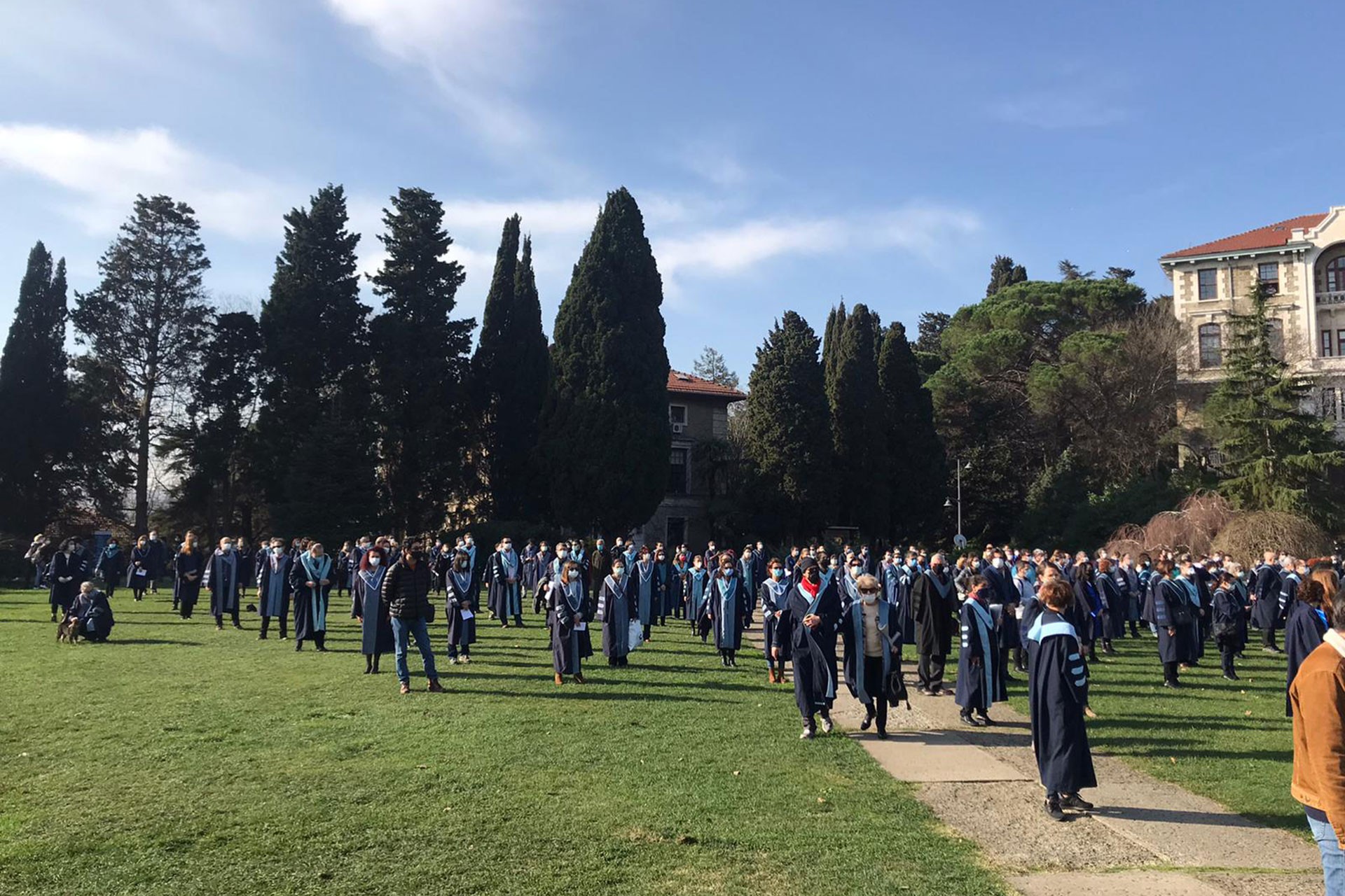 Çok sayıda akademisyen protesto eyleminde