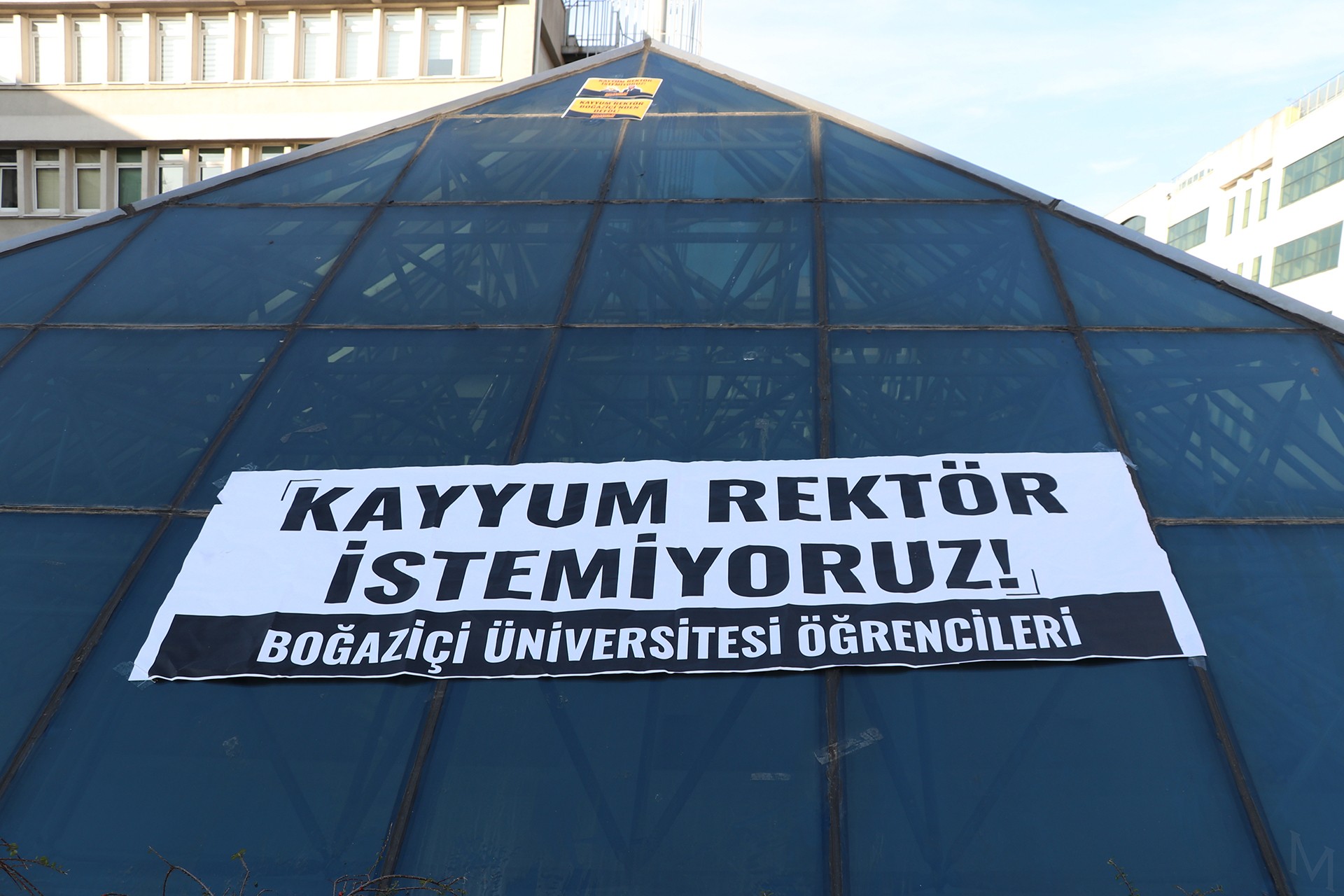 AKP'li Melih Bulu'nun Boğaziçi Üniversitesine kayyum rektör olarak atanmasının ardından Boğaziçi Üniversitesi öğrencilerinin gerçekleştirdiği protesto eylemlerinden bir fotoğraf.