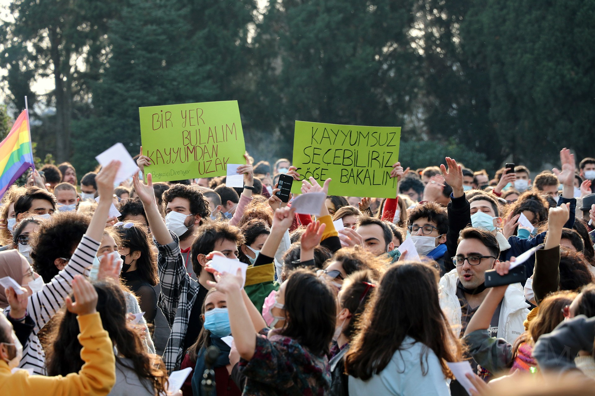 AKP'li Melih Bulu'nun Boğaziçi Üniversitesine kayyum rektör olarak atanmasının ardından Boğaziçi Üniversitesi öğrencilerinin gerçekleştirdiği protesto eylemlerinden bir fotoğraf.