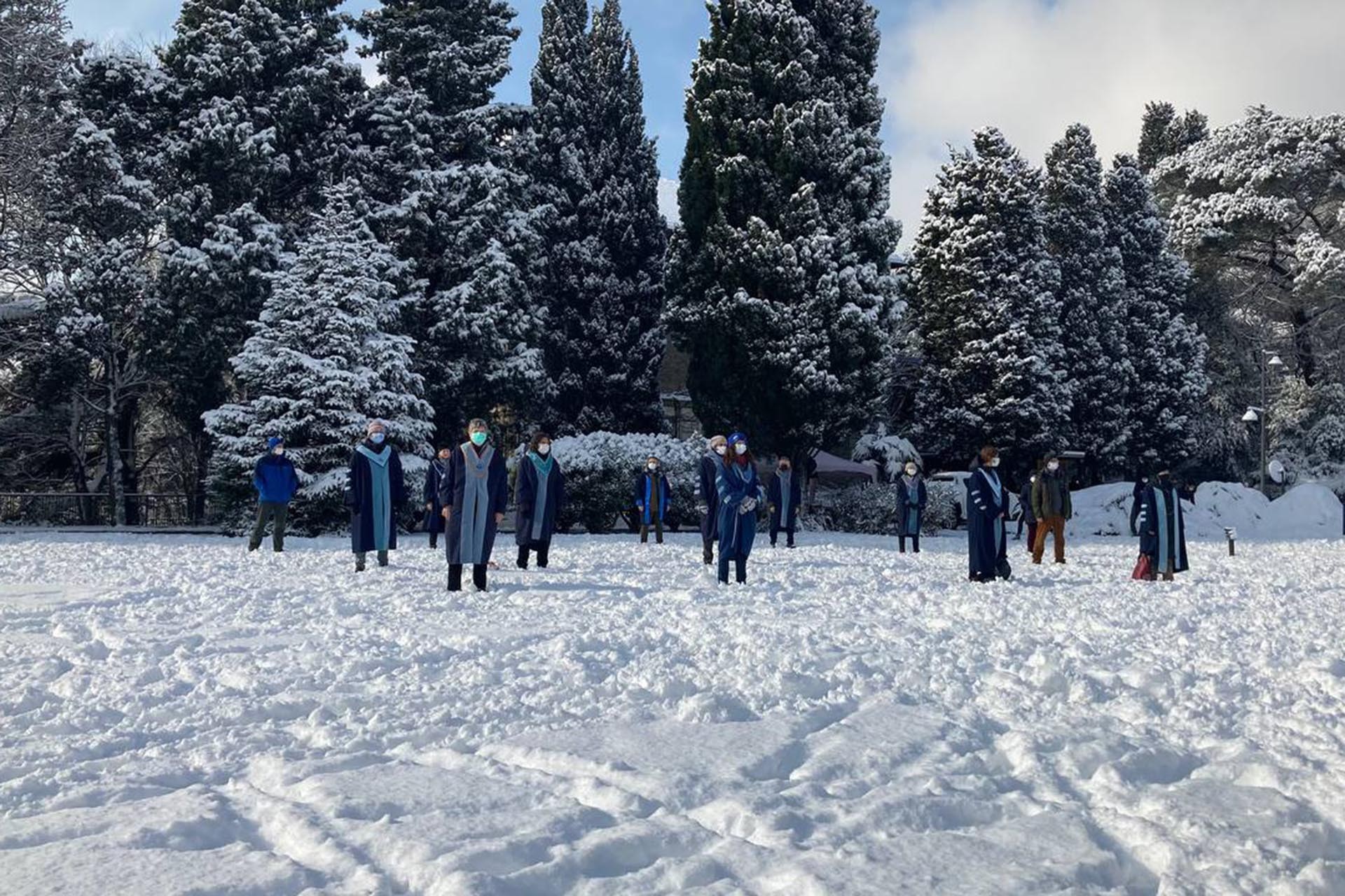 Boğaziçi Üniversitesi akademisyenleri kar ve soğuğa rağmen eylem yaptı