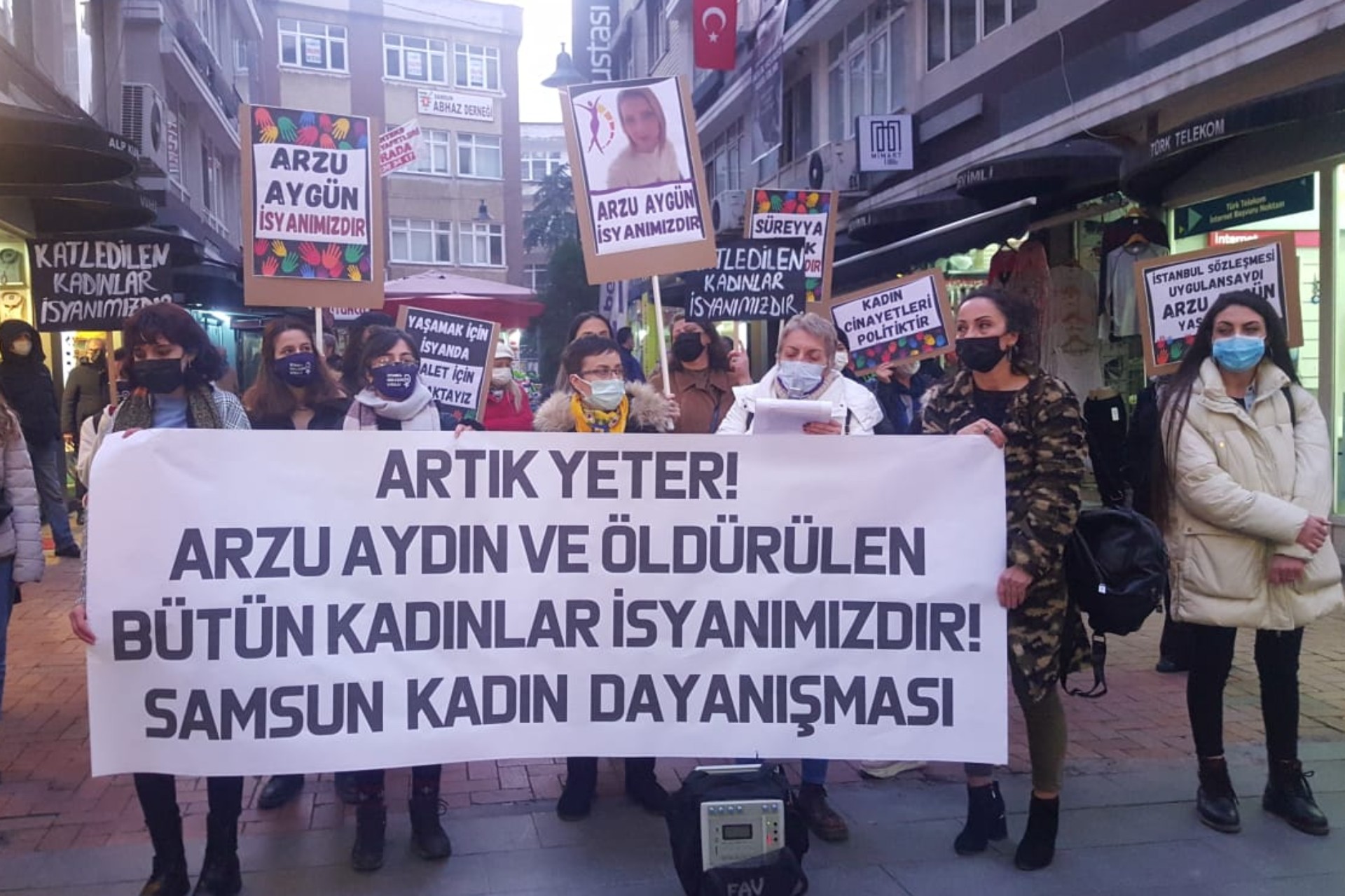 Samsun Kadın Dayanışması kadın cinayetlerine karşı eylem yaptı.