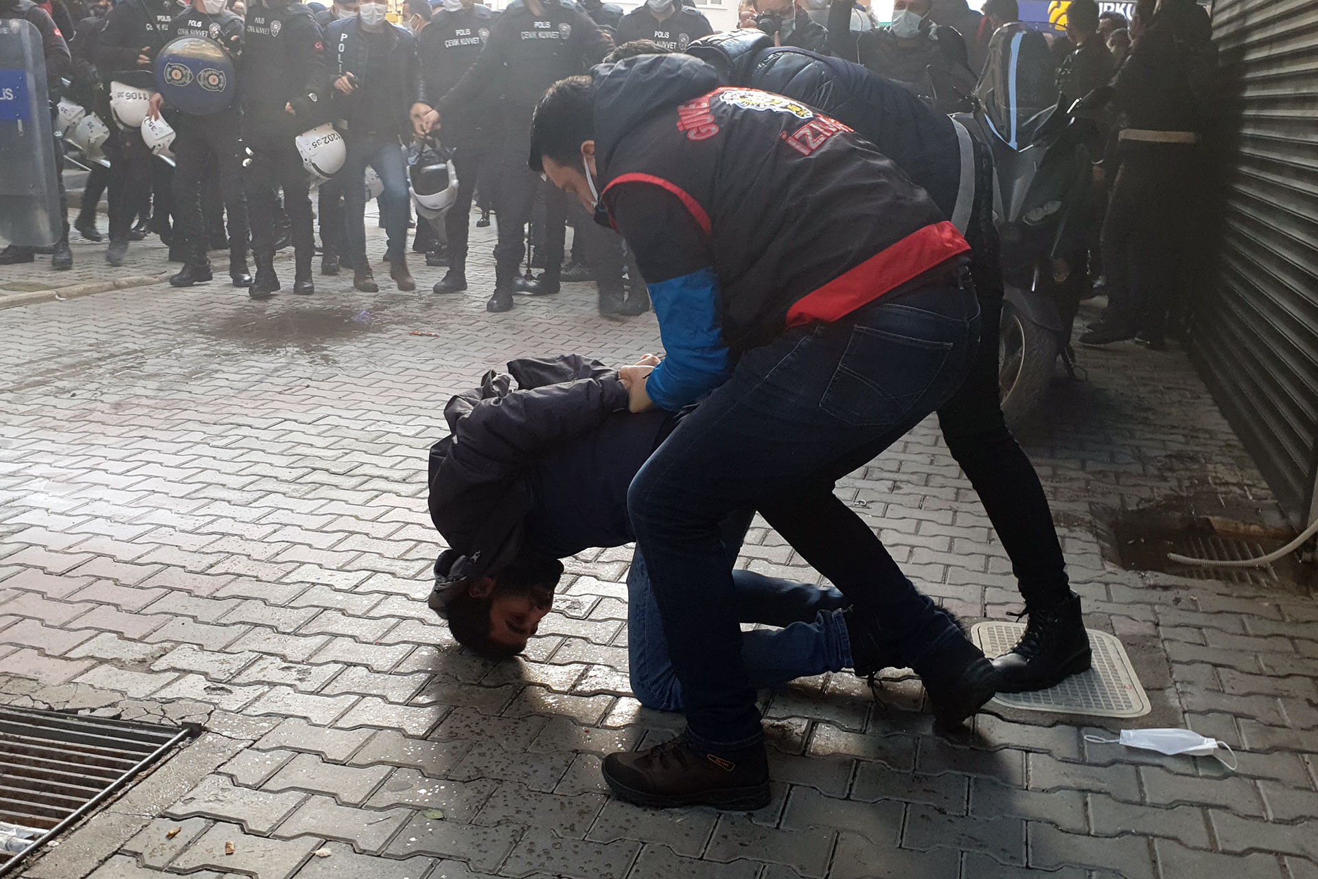 İzmir'de polis müdahalesi